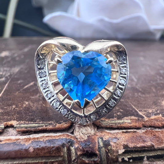 Anello Vintage Americano in Oro 14 Carati con Topazio Azzurro a cuore e Diamanti