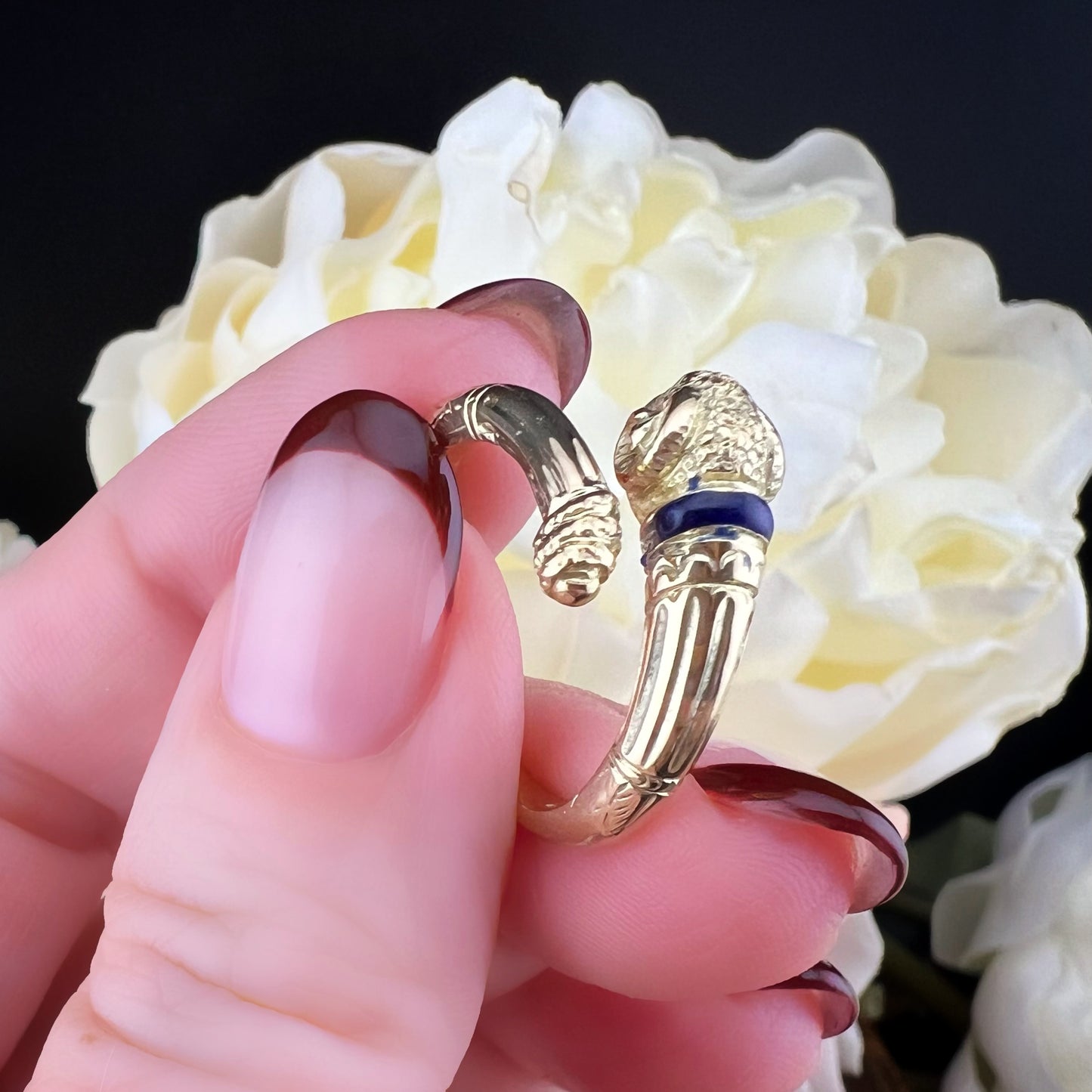 Anello vintage “animalier” in oro 18 k e smalto blu
