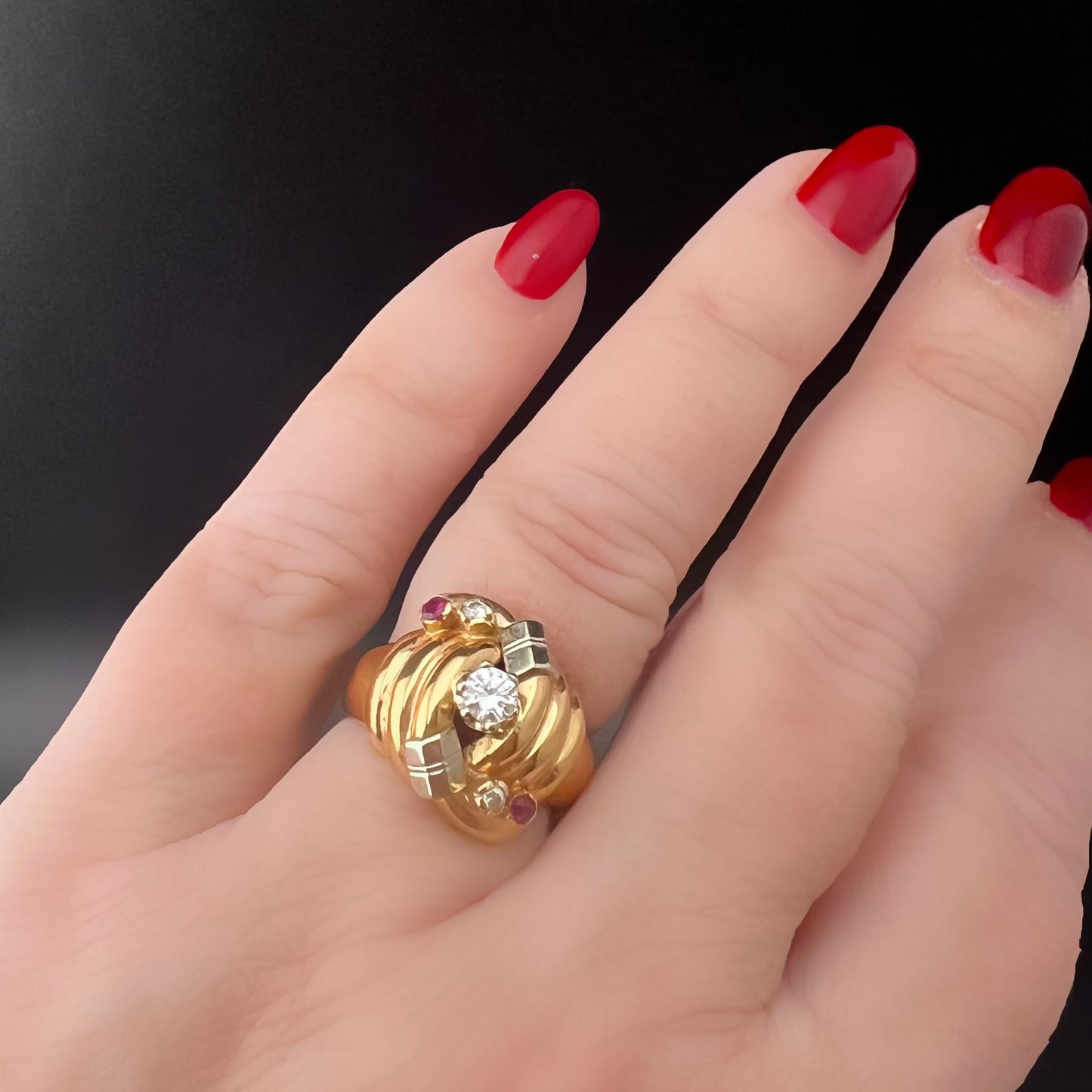 18 Karat Gelbgoldring mit Diamanten und Rubinen