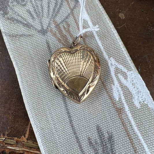 N. 01 - Locket anni ‘30 - 9ct back & front sole nascente