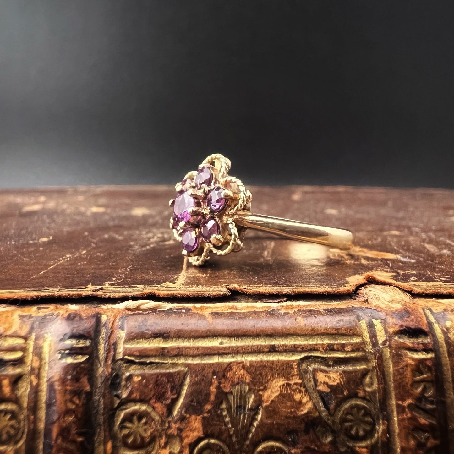 Vintage 9ct gold daisy ring with rubies