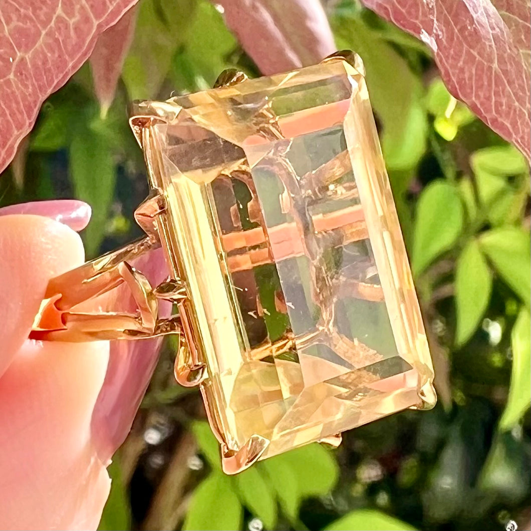 Grande anello da cocktail in oro 18 carati con citrino da 22 carati