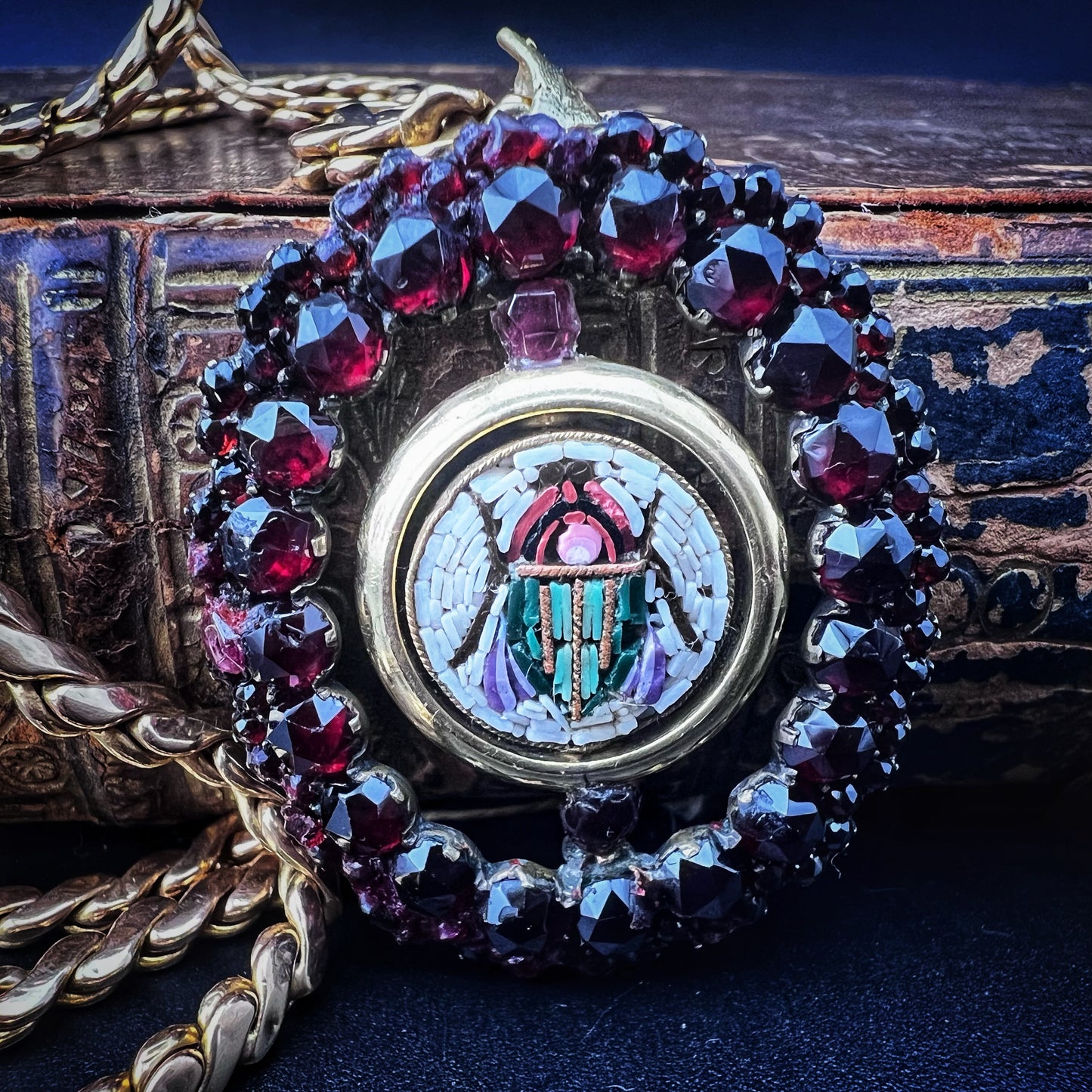 18K gold chain and pendant with scarab micromosaic