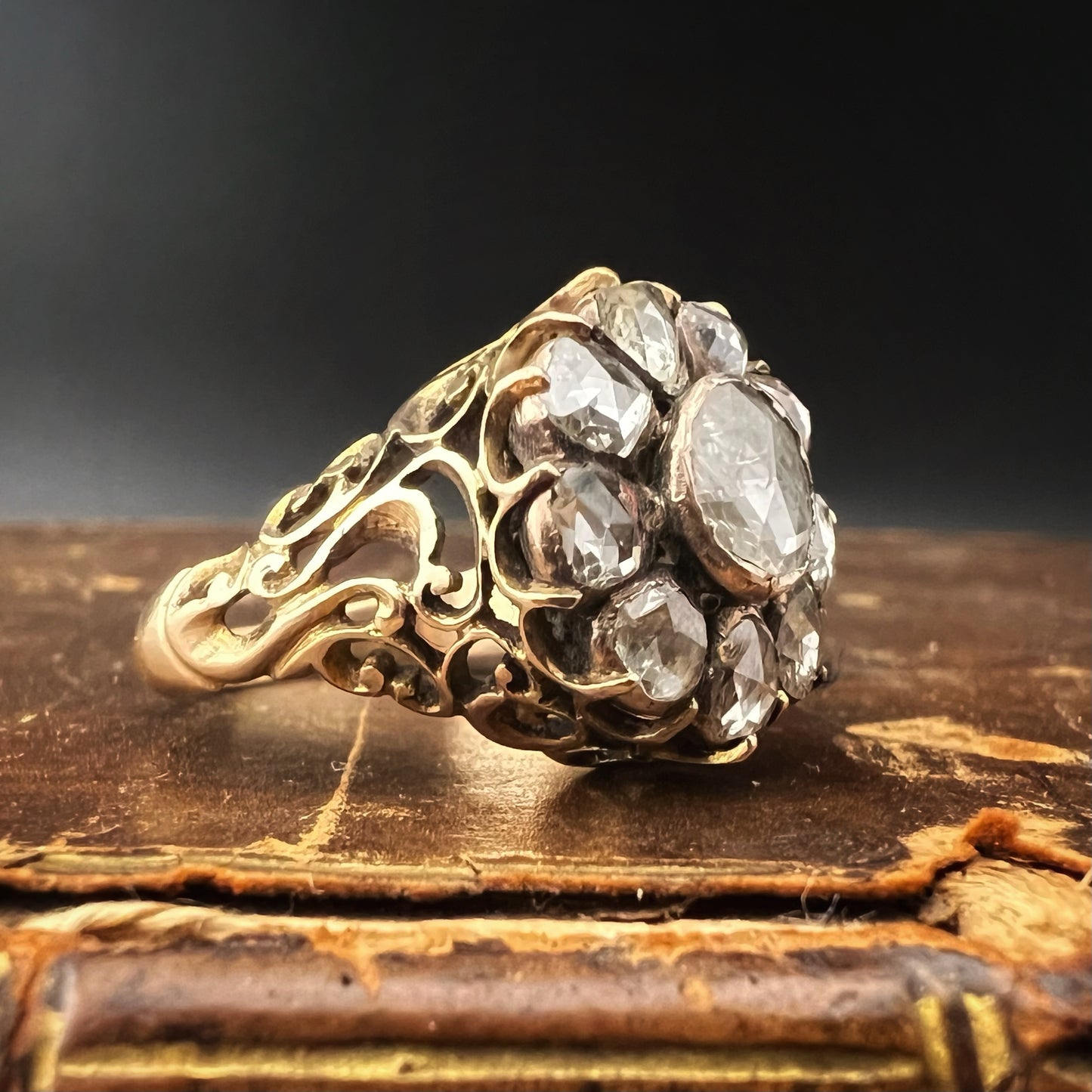 Large ring from the early 19th century in 18 ct gold and rose-cut diamonds for approximately 2 ct