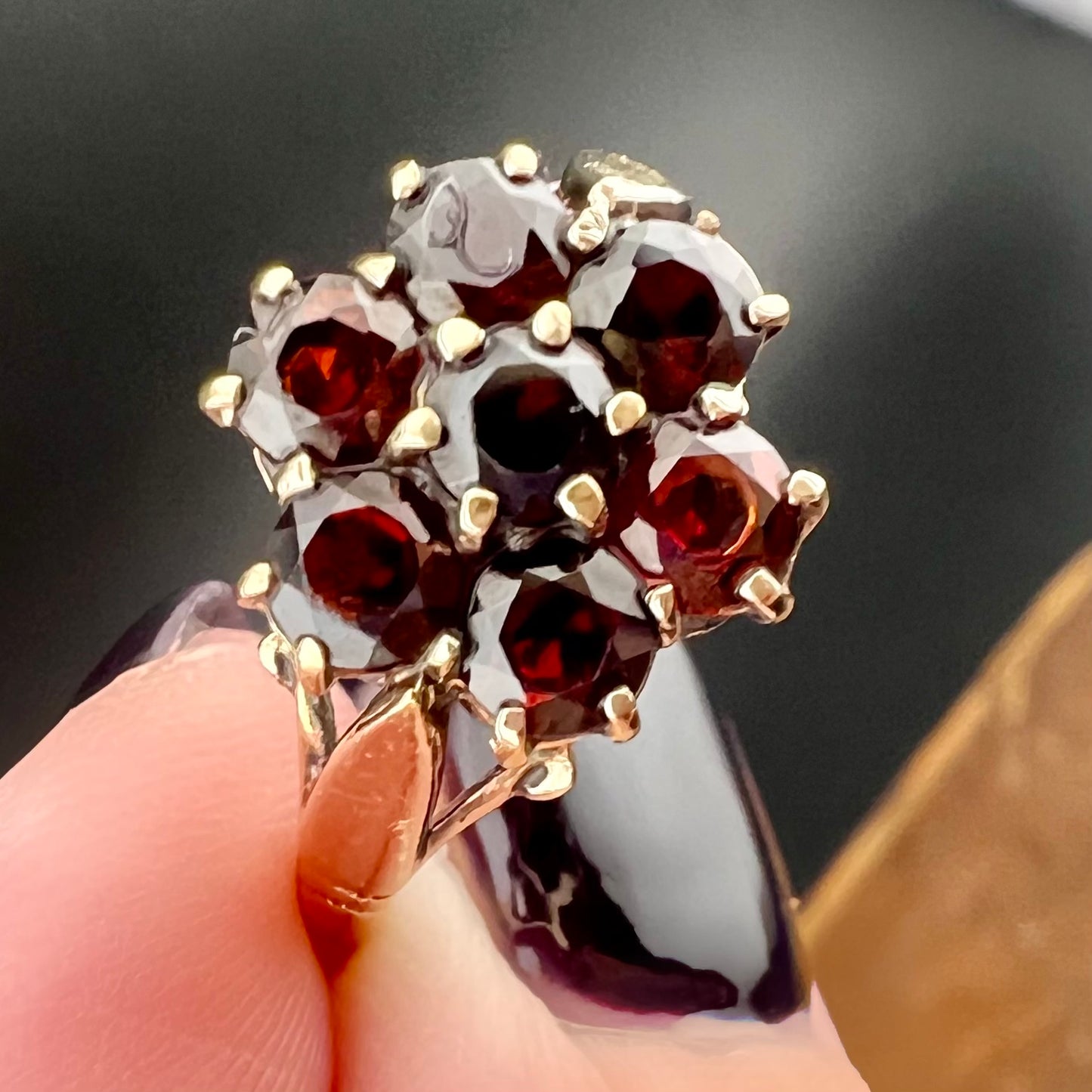 9 Karat Gold Granat Gänseblümchen Ring, 1976