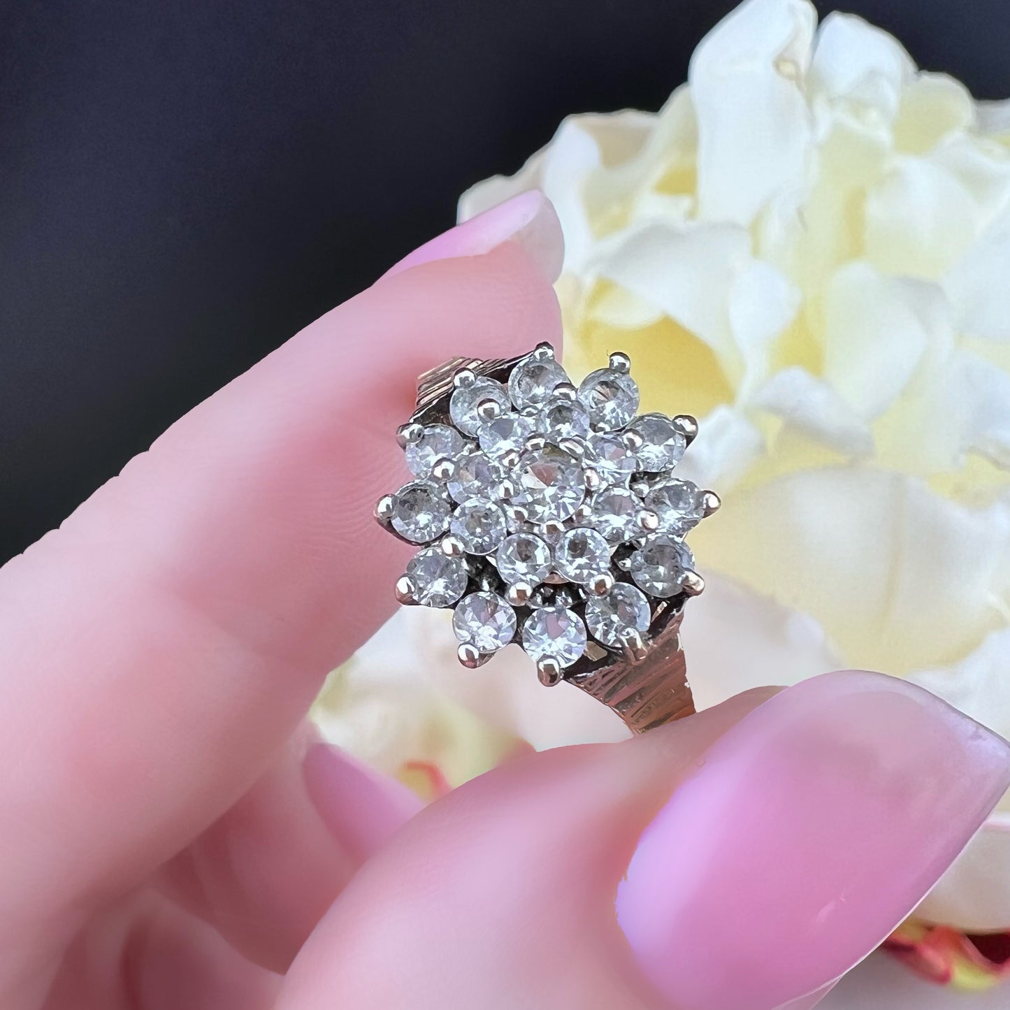 Cluster ring. Anello in oro con quarzi bianchi. Birmingham 1973