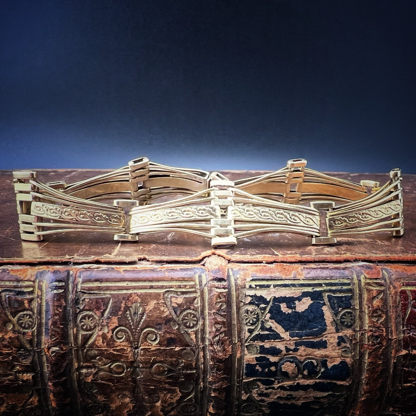 Halbstarres Armband aus 18 Karat Gold, Italien, ca. 1940.