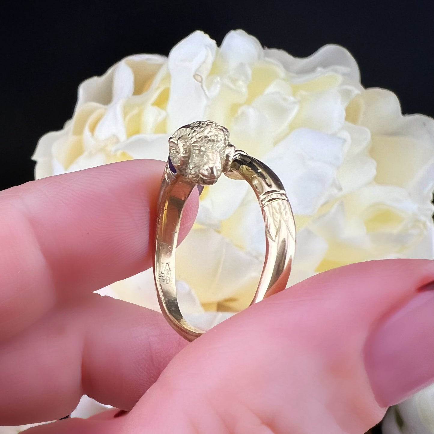 Anello vintage “animalier” in oro 18 k e smalto blu