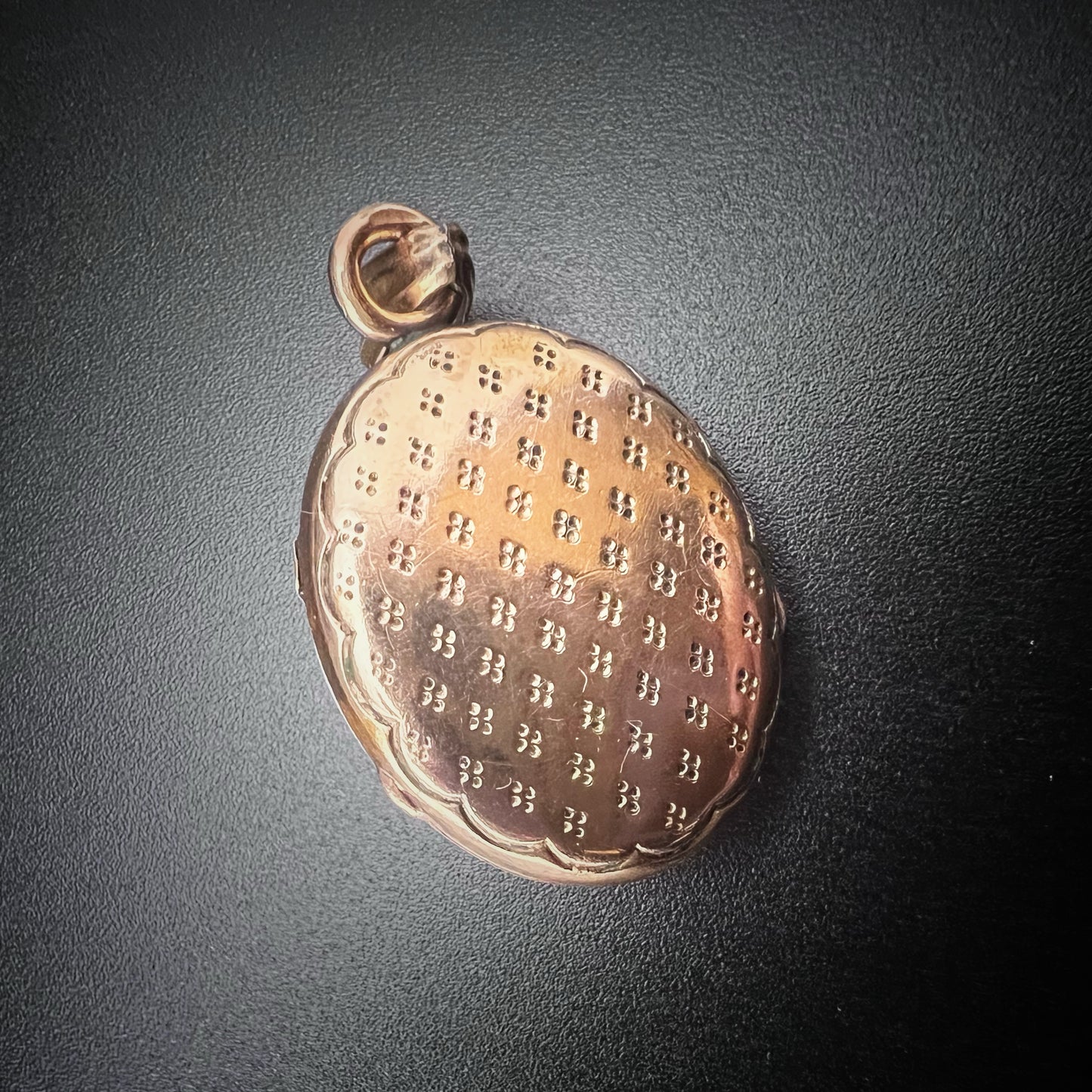 Antique Victorian 9ct gold locket