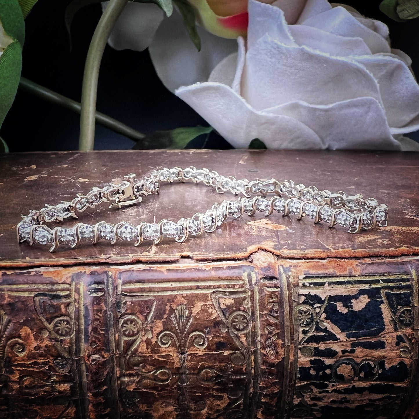 Bracciale tennis vintage in oro giallo e bianco e diamanti