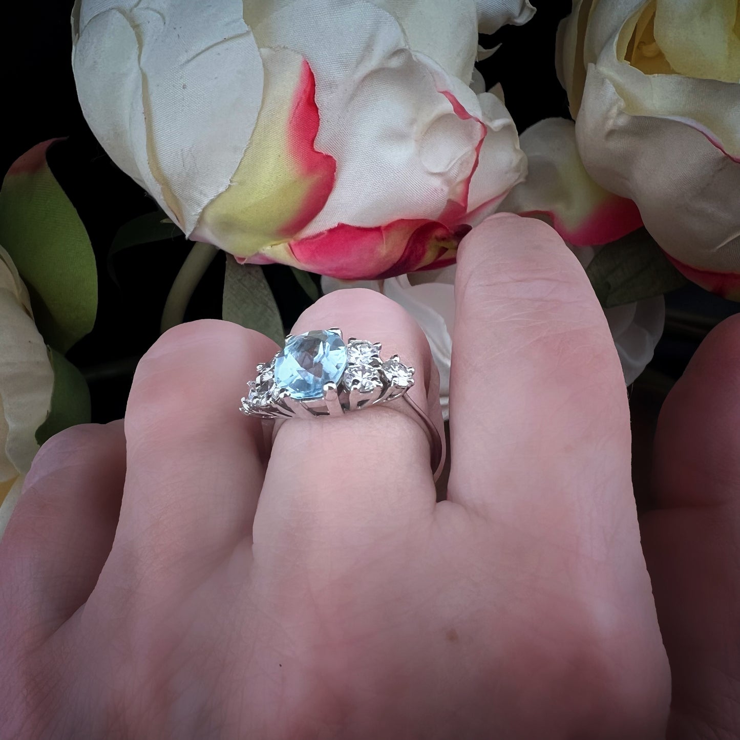 18k white gold ring with 1.20ct diamonds and 2.80ct blue topaz