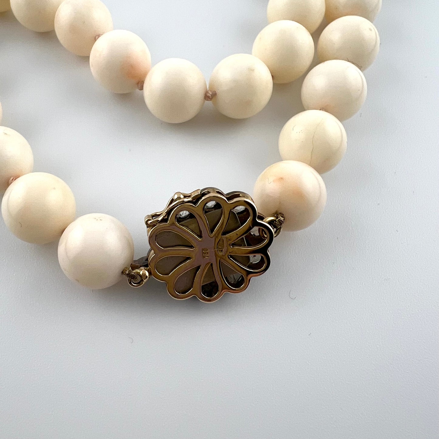 Long necklace with pinkish white Japanese coral “Shiro”