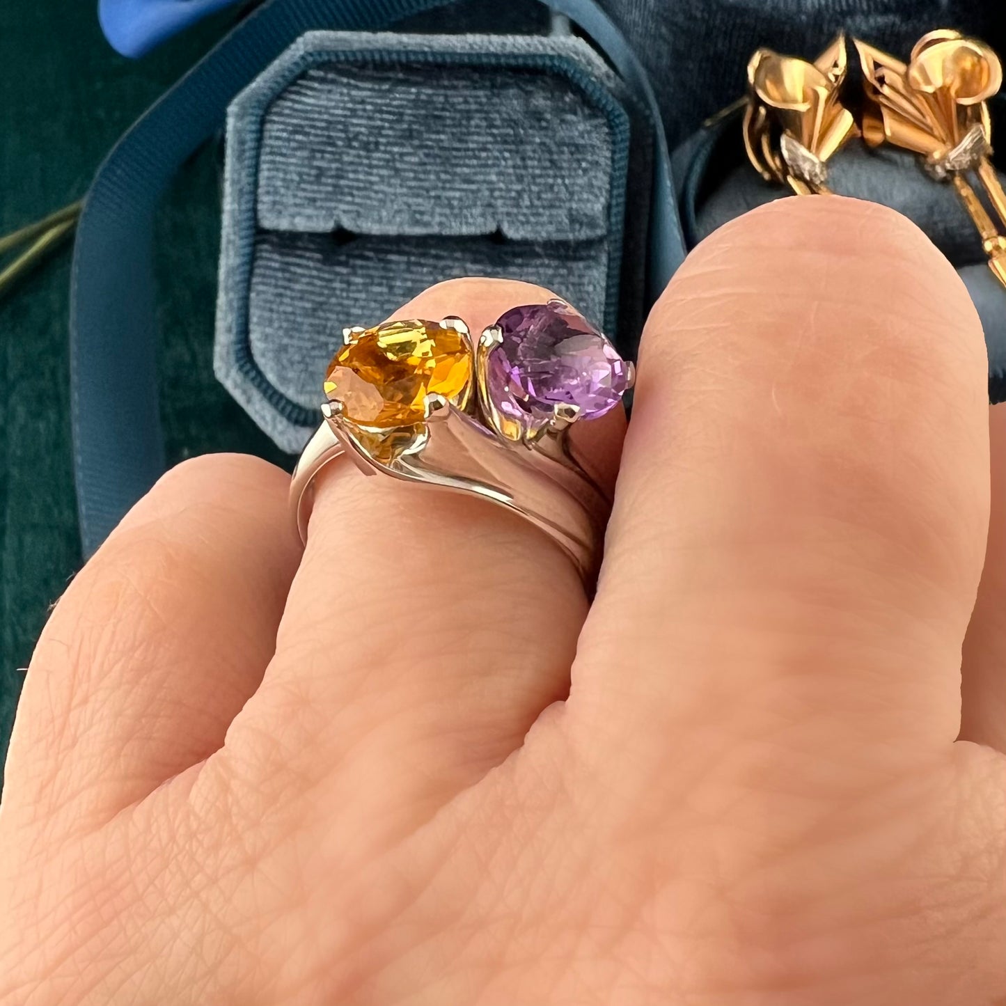 Anello contrariè - toi et moi in oro bianco 18 carati con ametista e citrino