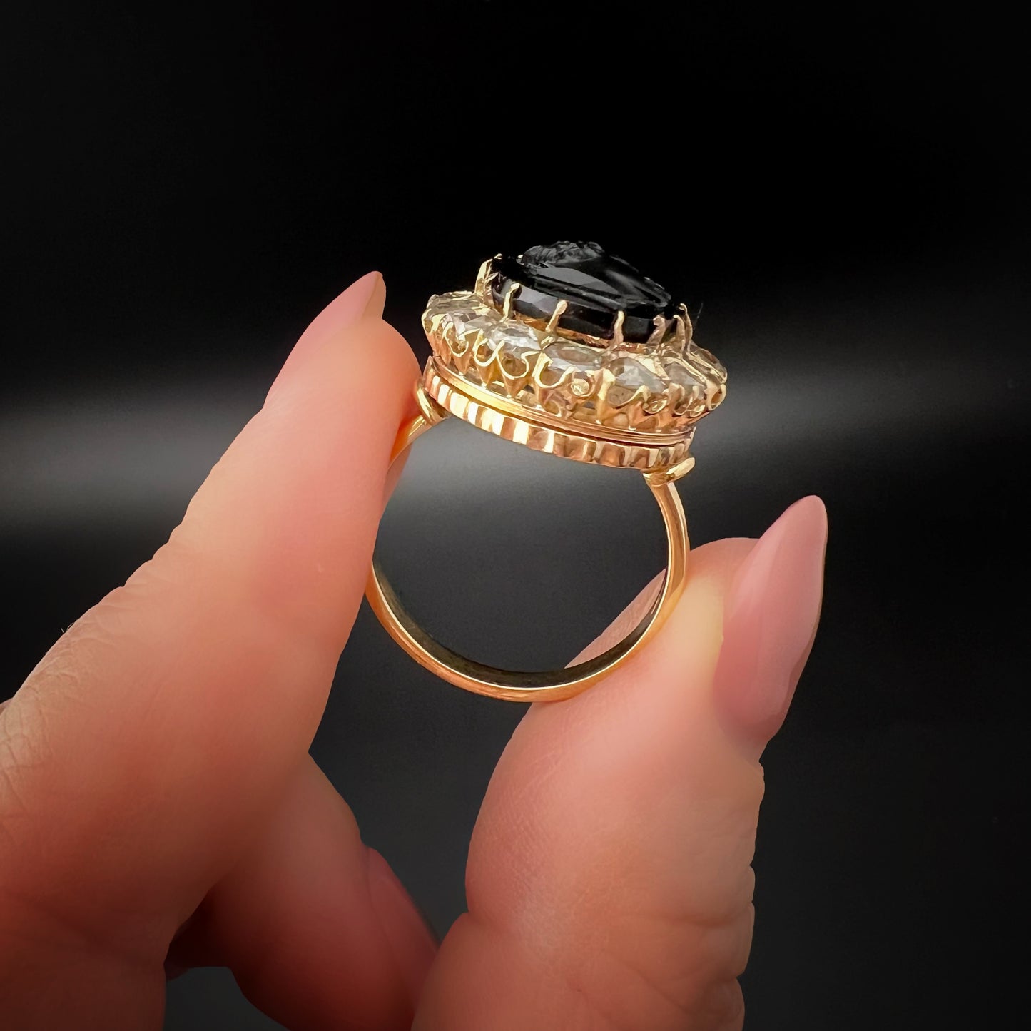 Goldring mit Onyx und Diamant Blackmoor