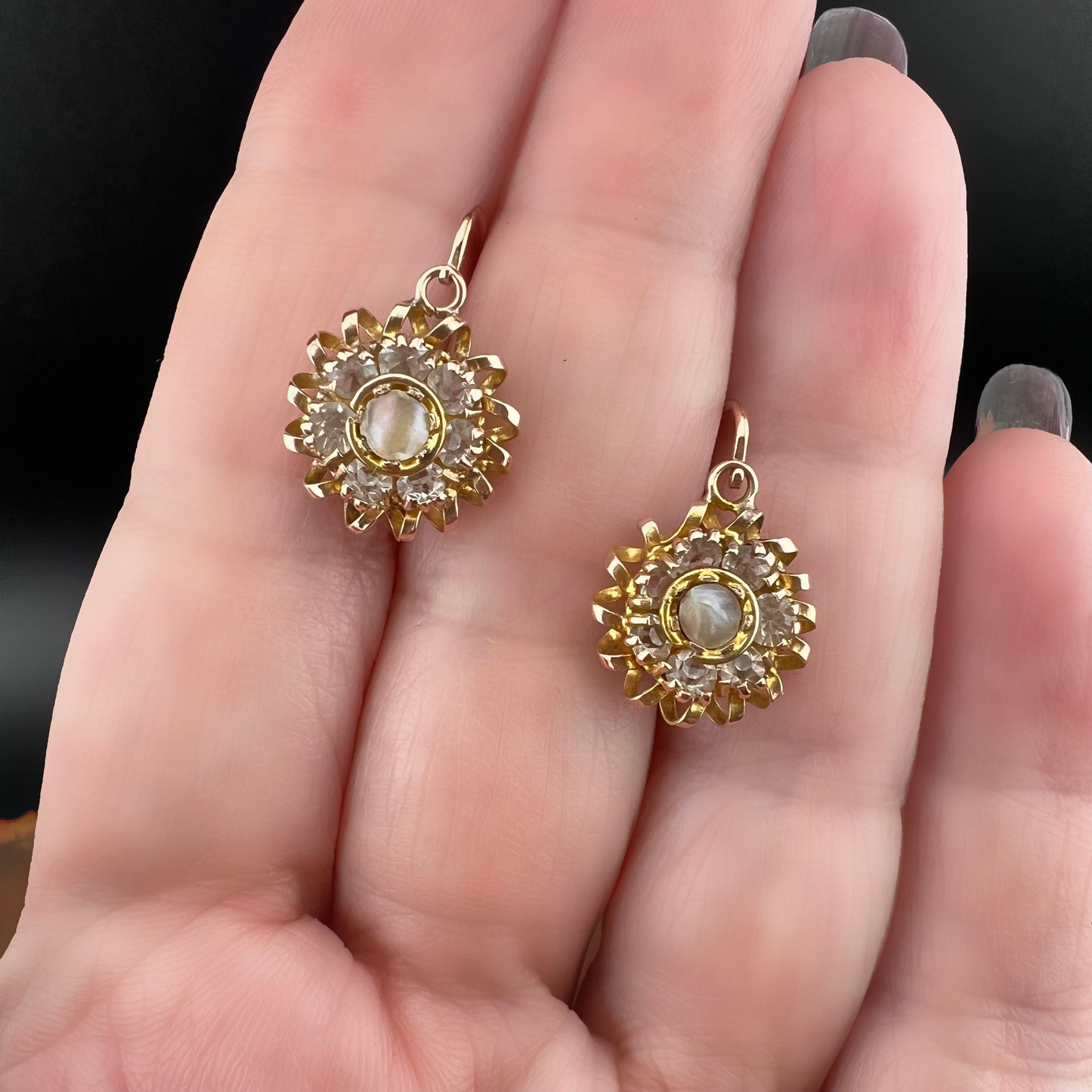 Leverback Earrings with Mother-of-Pearl Daisies – Early 1900s