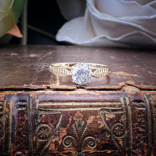 💍 Anello solitario vintage in oro giallo con cubic zirconia – montatura a corona