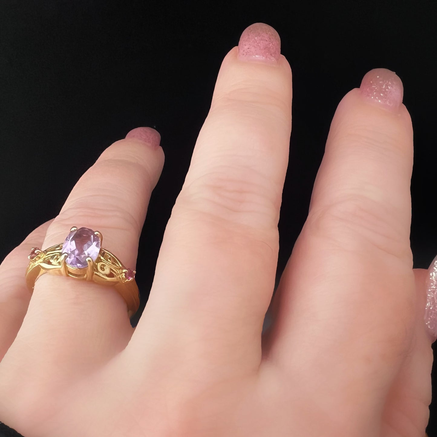 Vintage 9ct Goldring mit ovalem Amethyst und zwei kleinen rosa Turmalinen
