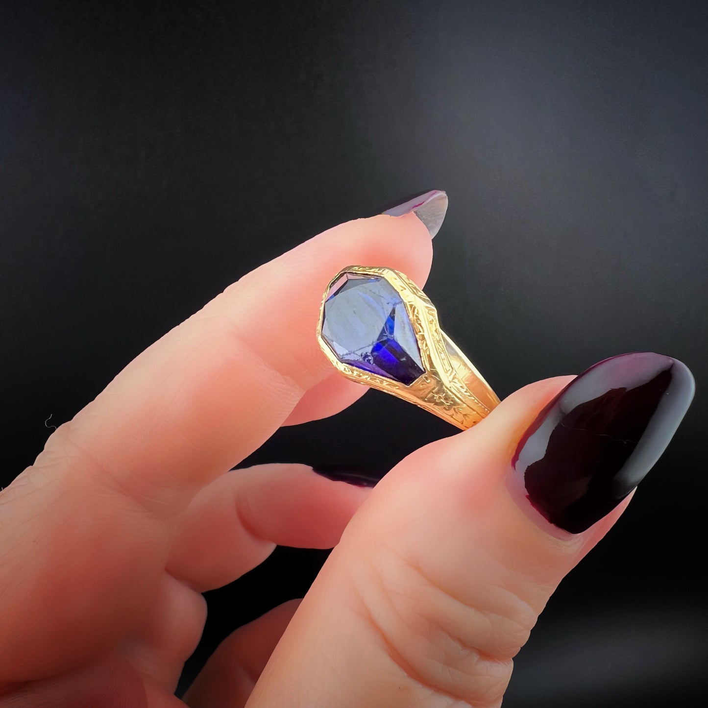 Men's 18k gold ring with synthetic sapphire, c. 1920