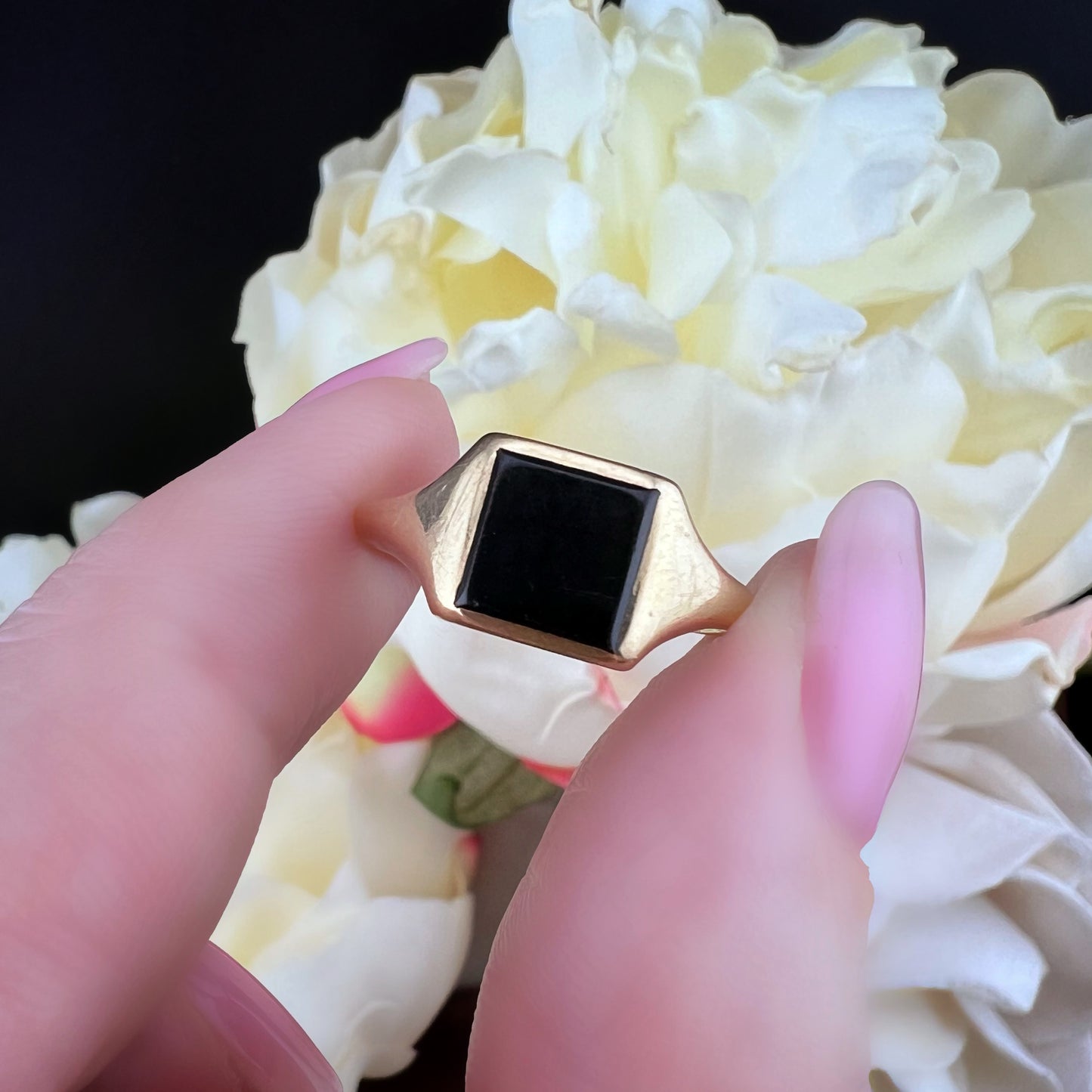 Anello piccolo chevalier vintage in oro con onice – Birmingham 1971