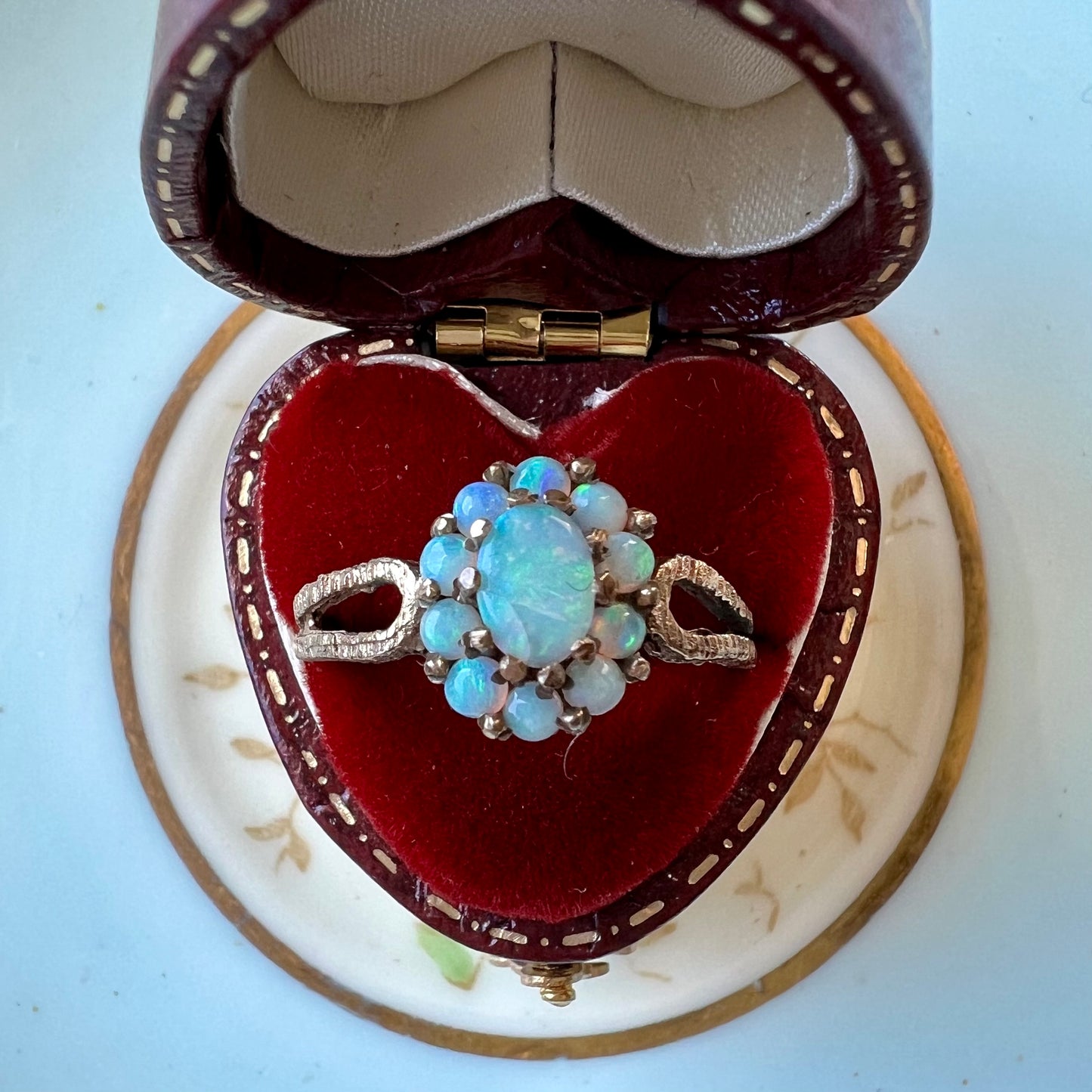 Daisy ring with opals