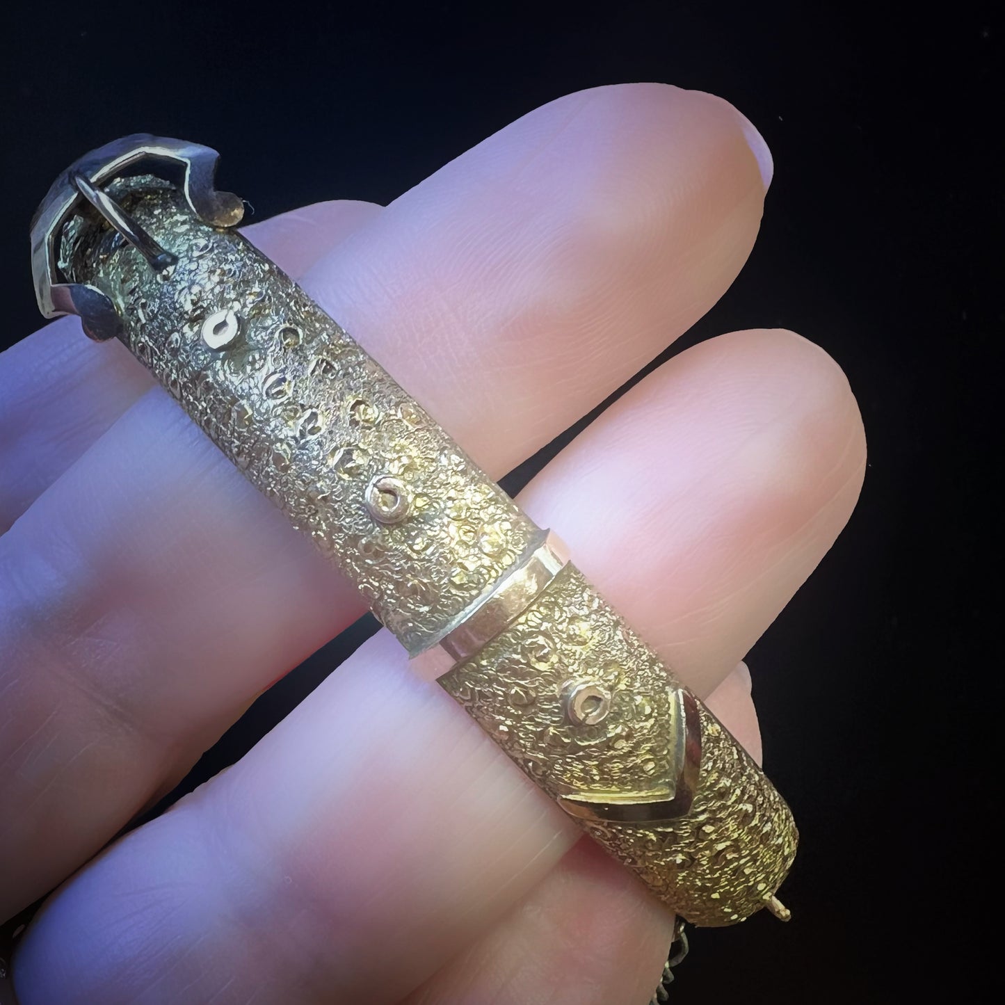 Antique rigid cuff bracelet with buckle decoration - Birmingham late 19th century