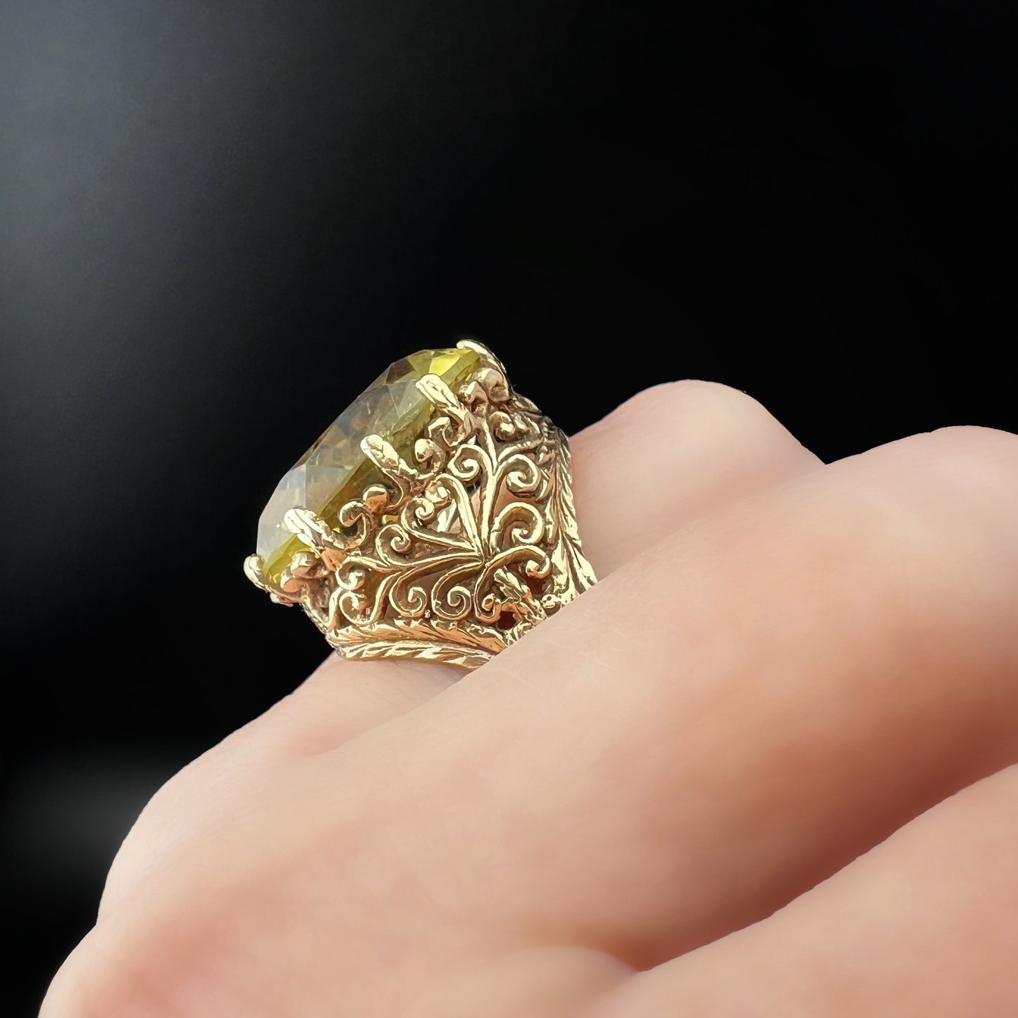 Gold cocktail ring with lemon citrine 35 ct London 1967