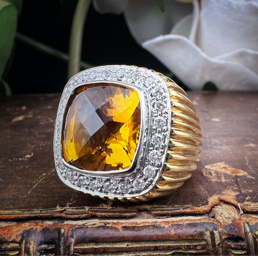 Imponente anello 26.23 grammi con citrino madera e diamanti in oro 18 ct