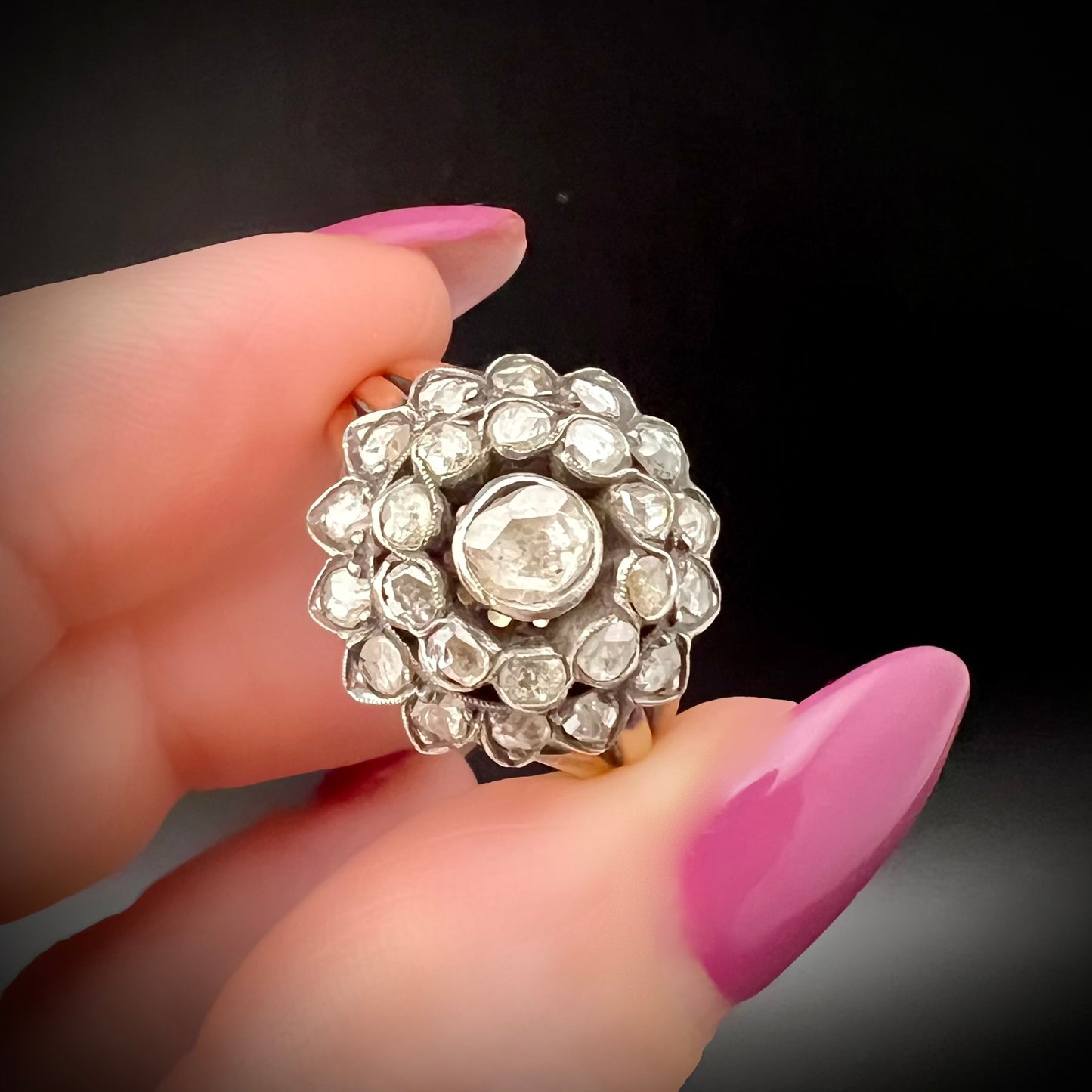 18 Karat Goldrosetten-Diamant- und Silberknospenring