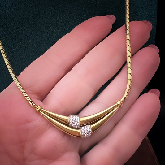 Italienische Collier-Halskette aus 18 Karat Gelb- und Weißgold mit Pavé-Diamanten.