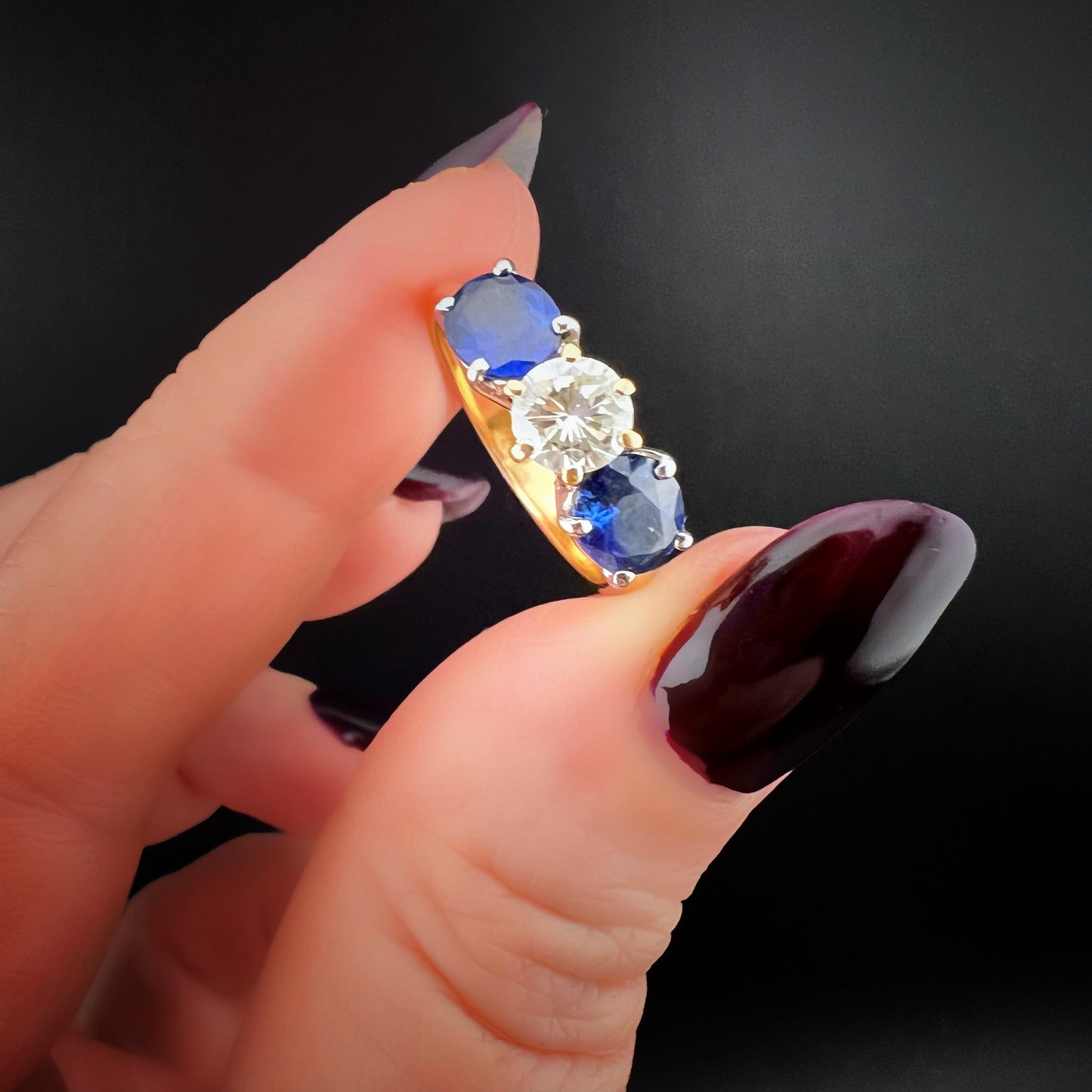 18k gold diamond and sapphire ring. Italy, c. 1920.
