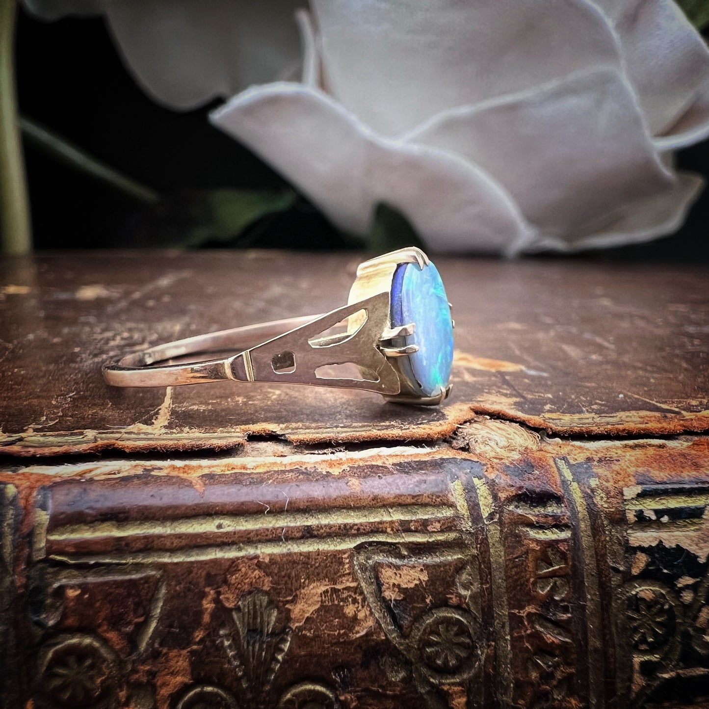 Ring with opal