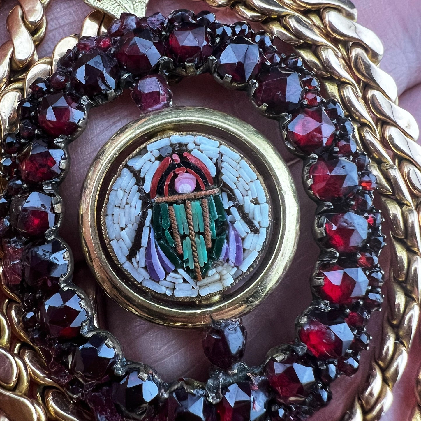 18K gold chain and pendant with scarab micromosaic