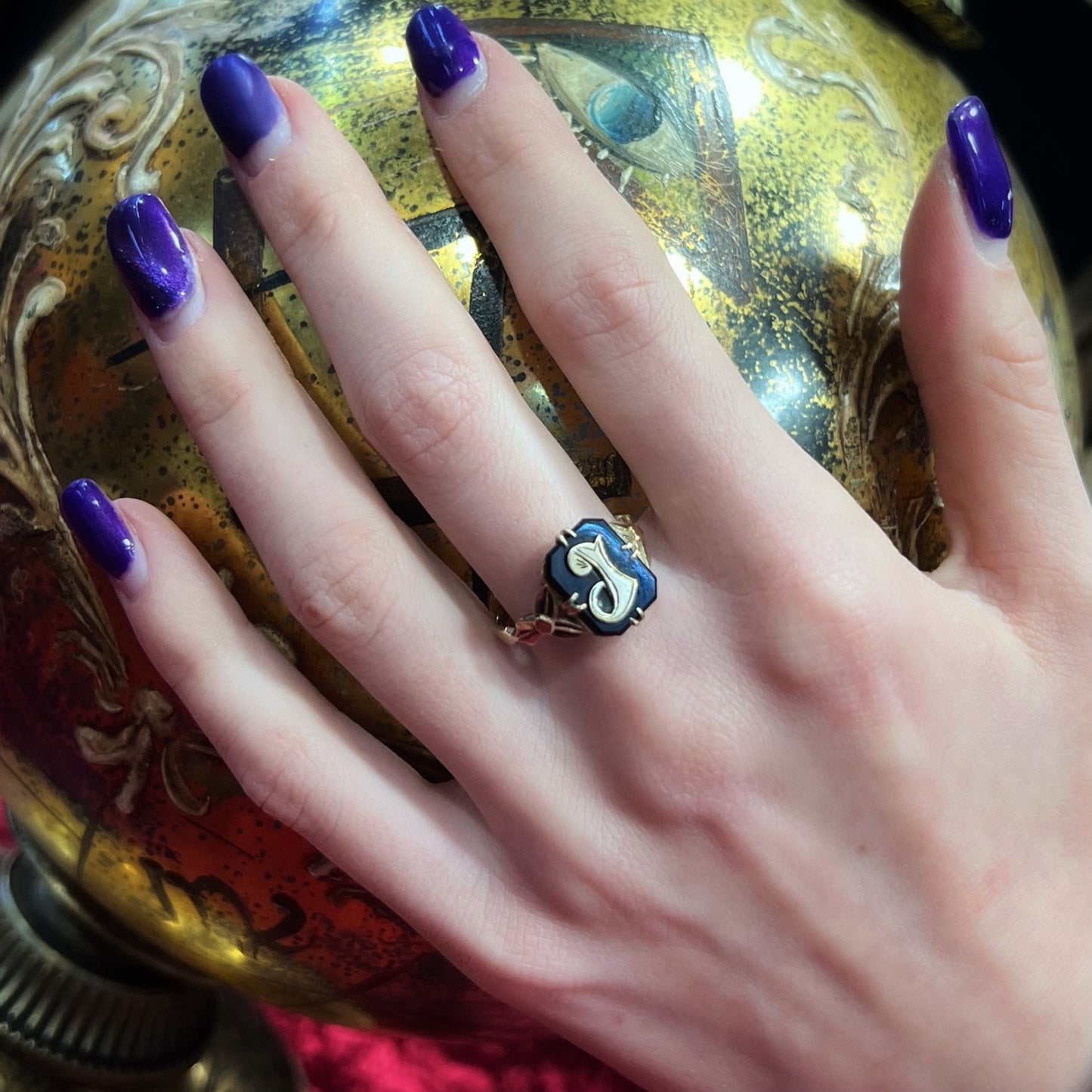 Vintage 9ct English gold ring with onyx and initial J.