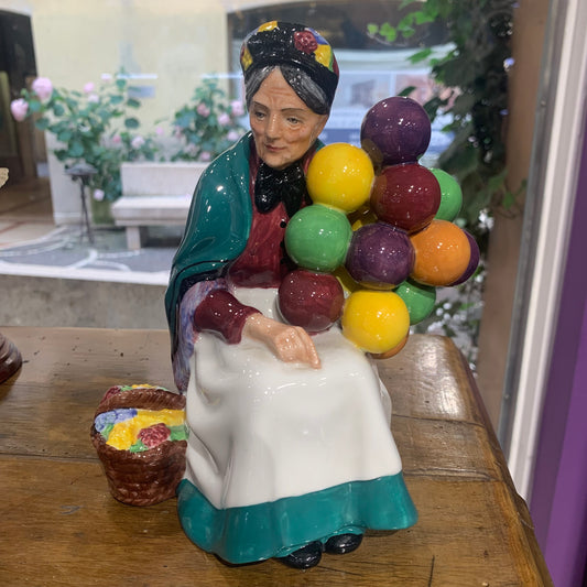 Statuina porcellana Royal Doulton “The old ballon seller”