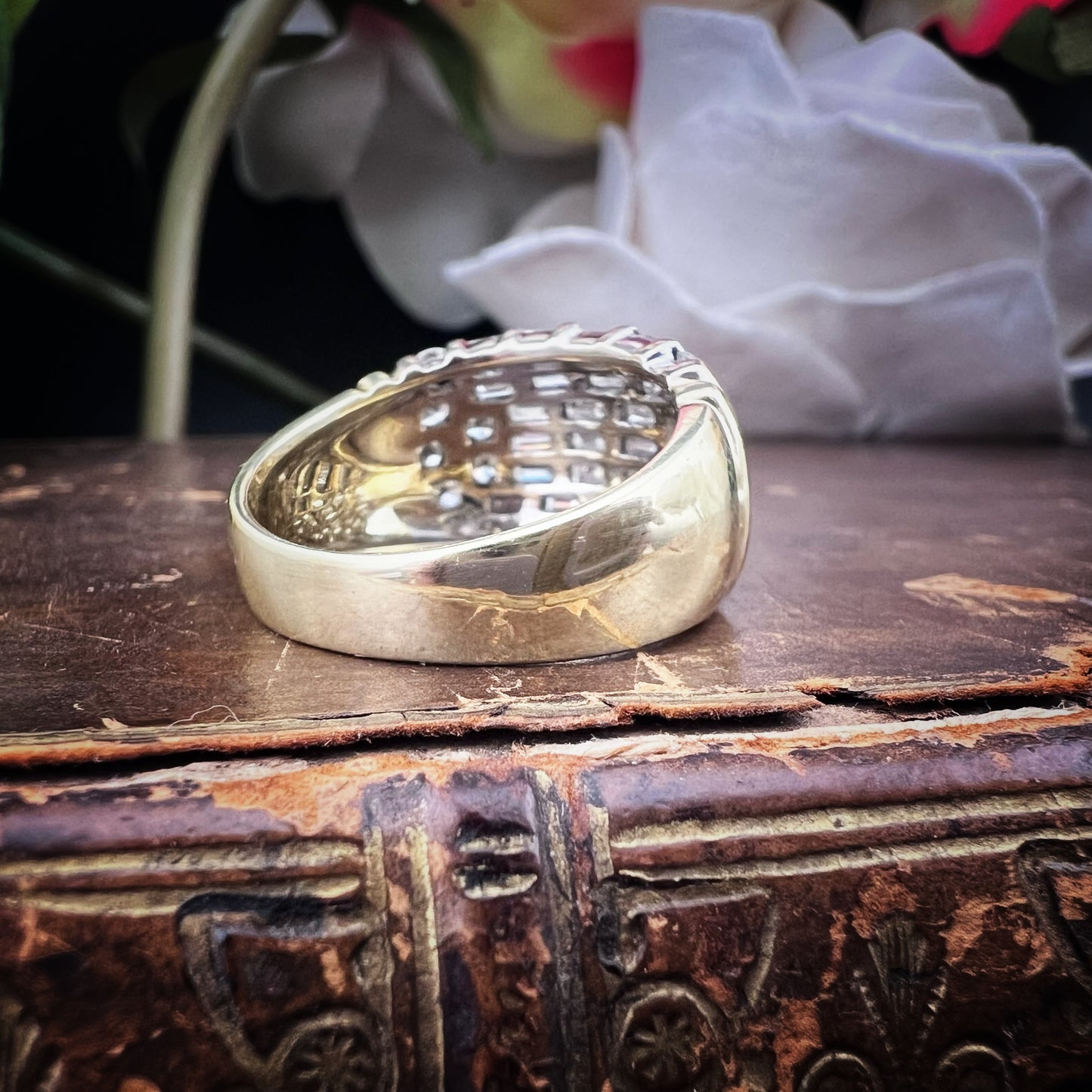 Vintage-Bandring aus 18 Karat Gelbgold mit Baguette- und runden Diamanten – insgesamt 2,31 ct