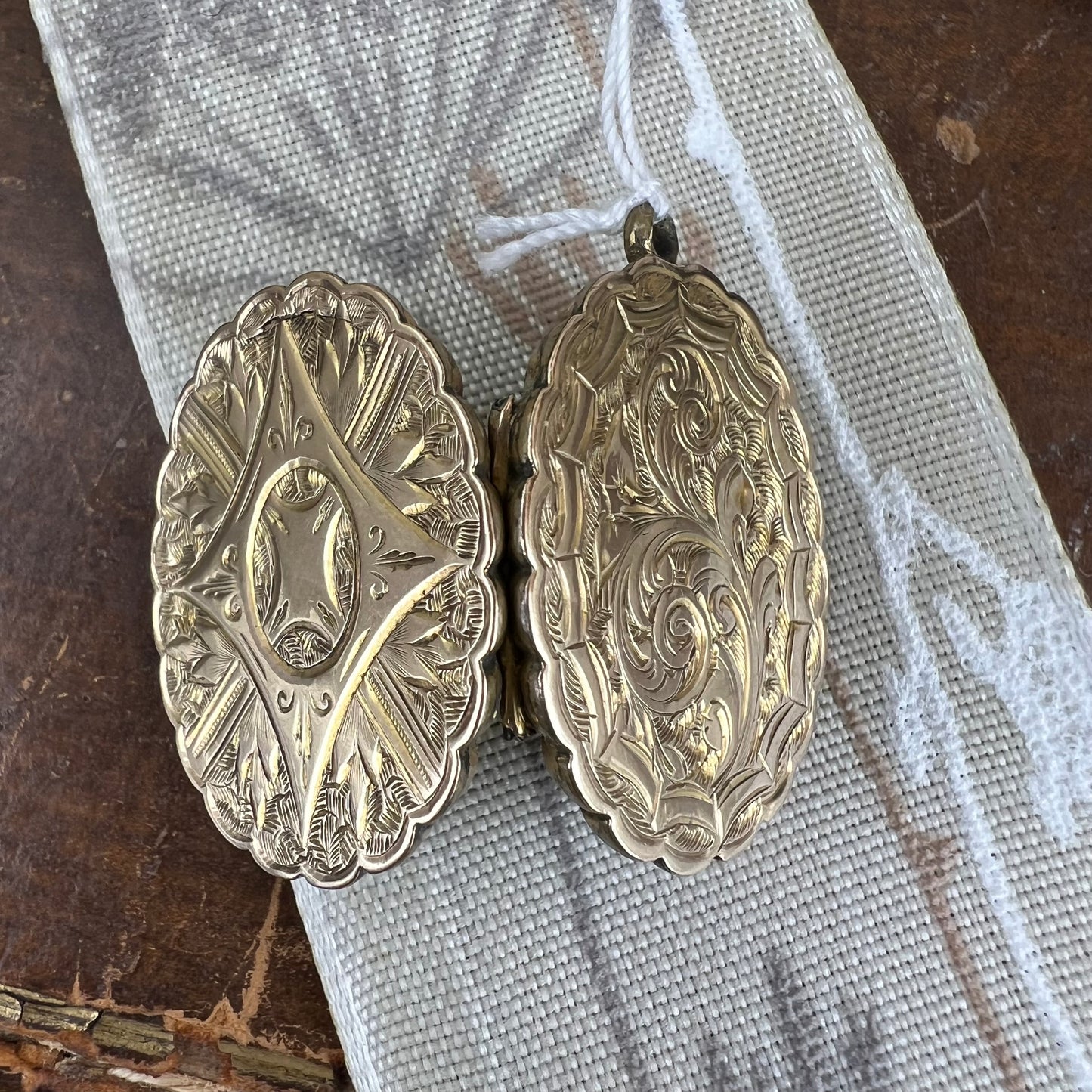 N. 05 - Locket porta foto ovale in oro 9 ct back & front primi ‘900
