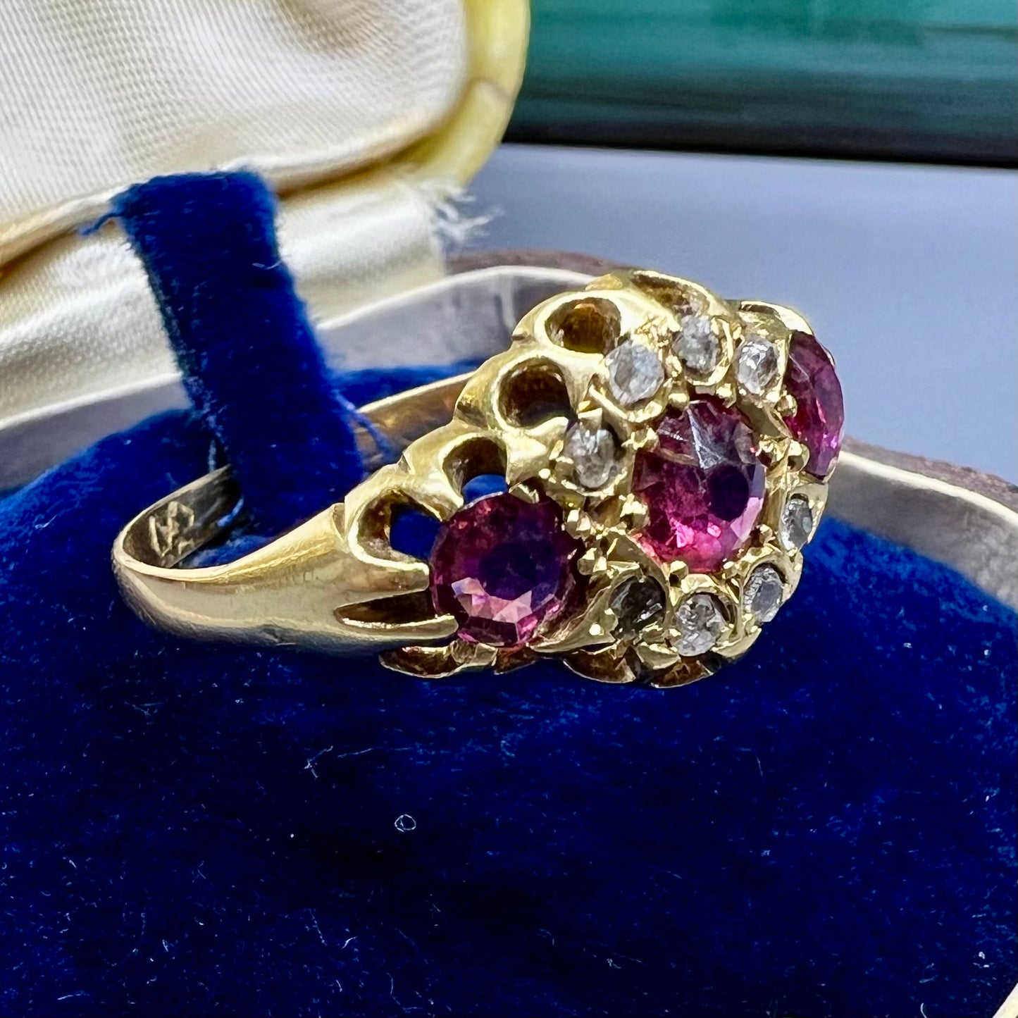 Victorian 18K gold rhodolite and rose cut diamond ring