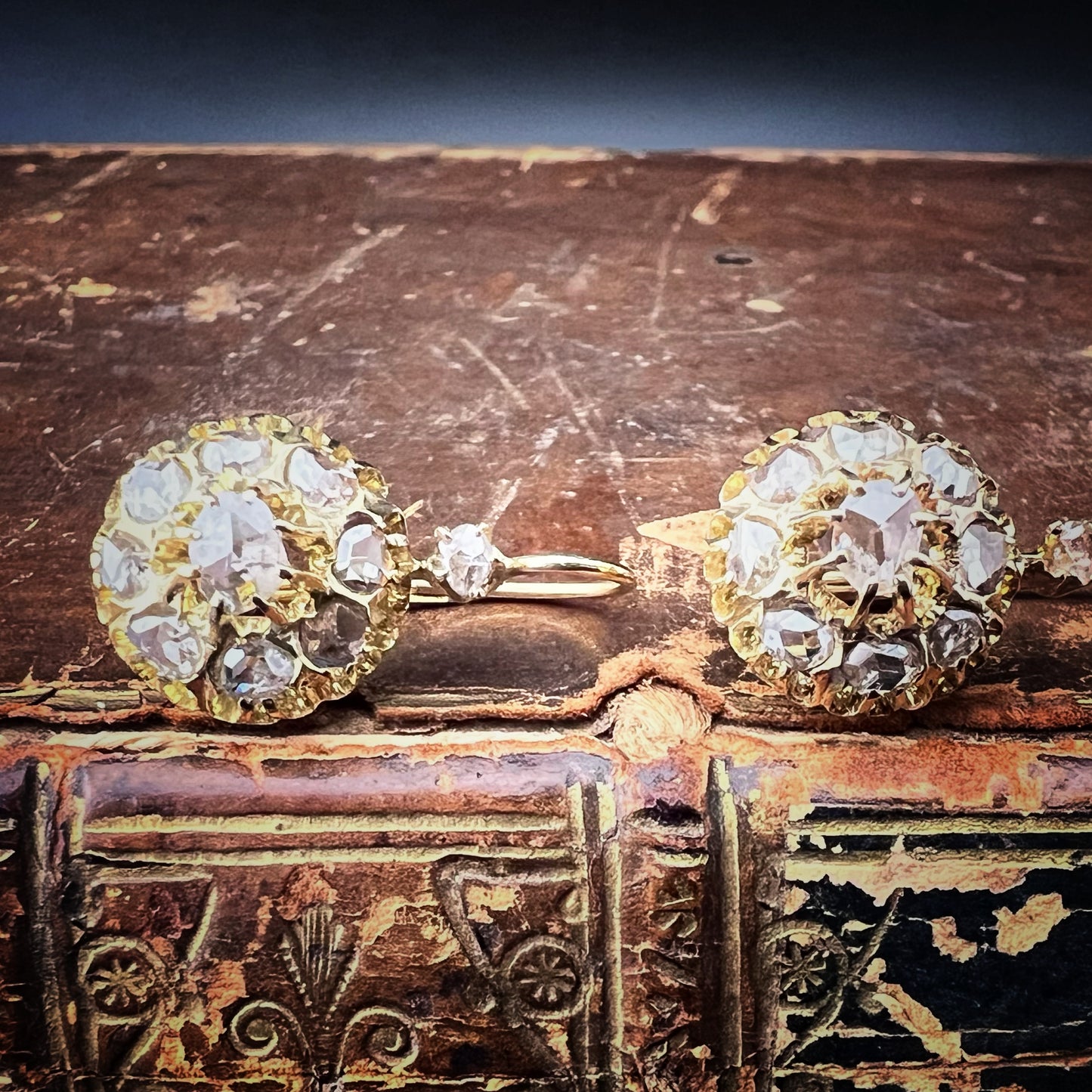 Antique Italian earrings in 18k gold and diamonds