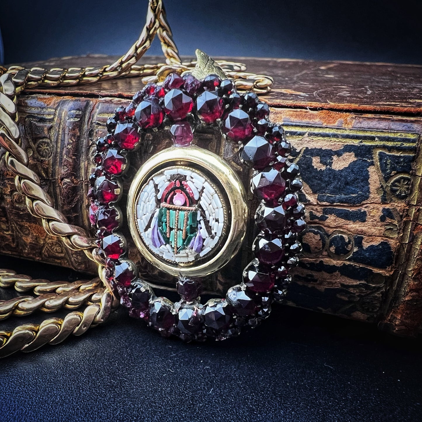 18K gold chain and pendant with scarab micromosaic