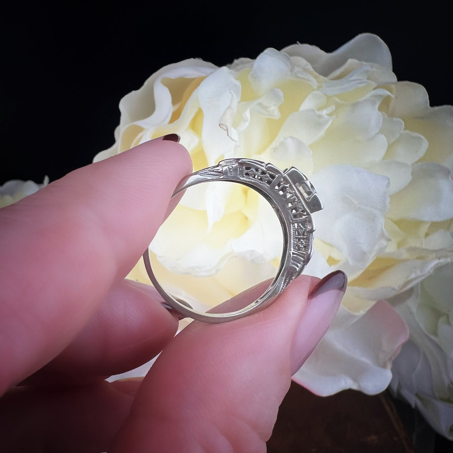 Anello solitario Art Déco in oro bianco 18 ct con diamante old mine cut