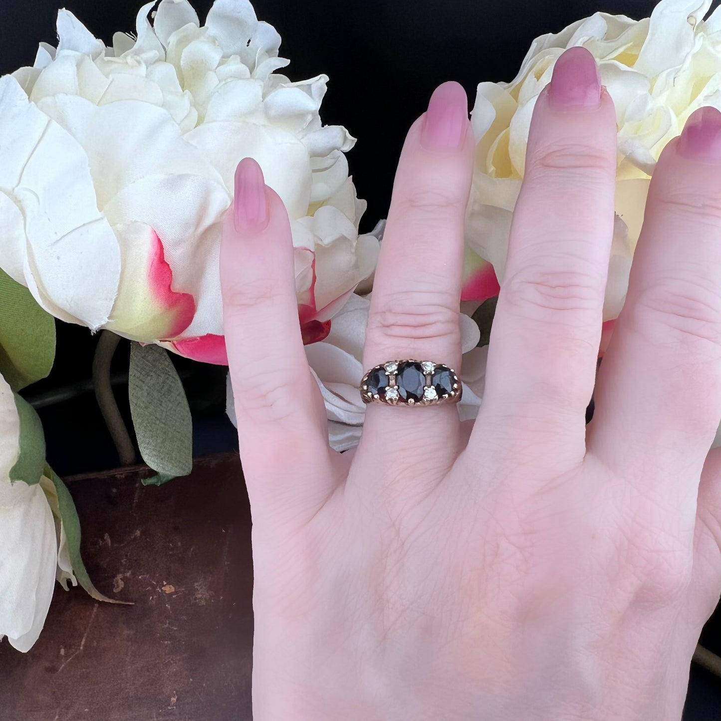 Band ring with three sapphires and diamonds