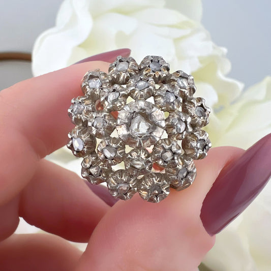 Grande anello Floreale con Rosette di Diamanti – Epoca Tardo Georgiana