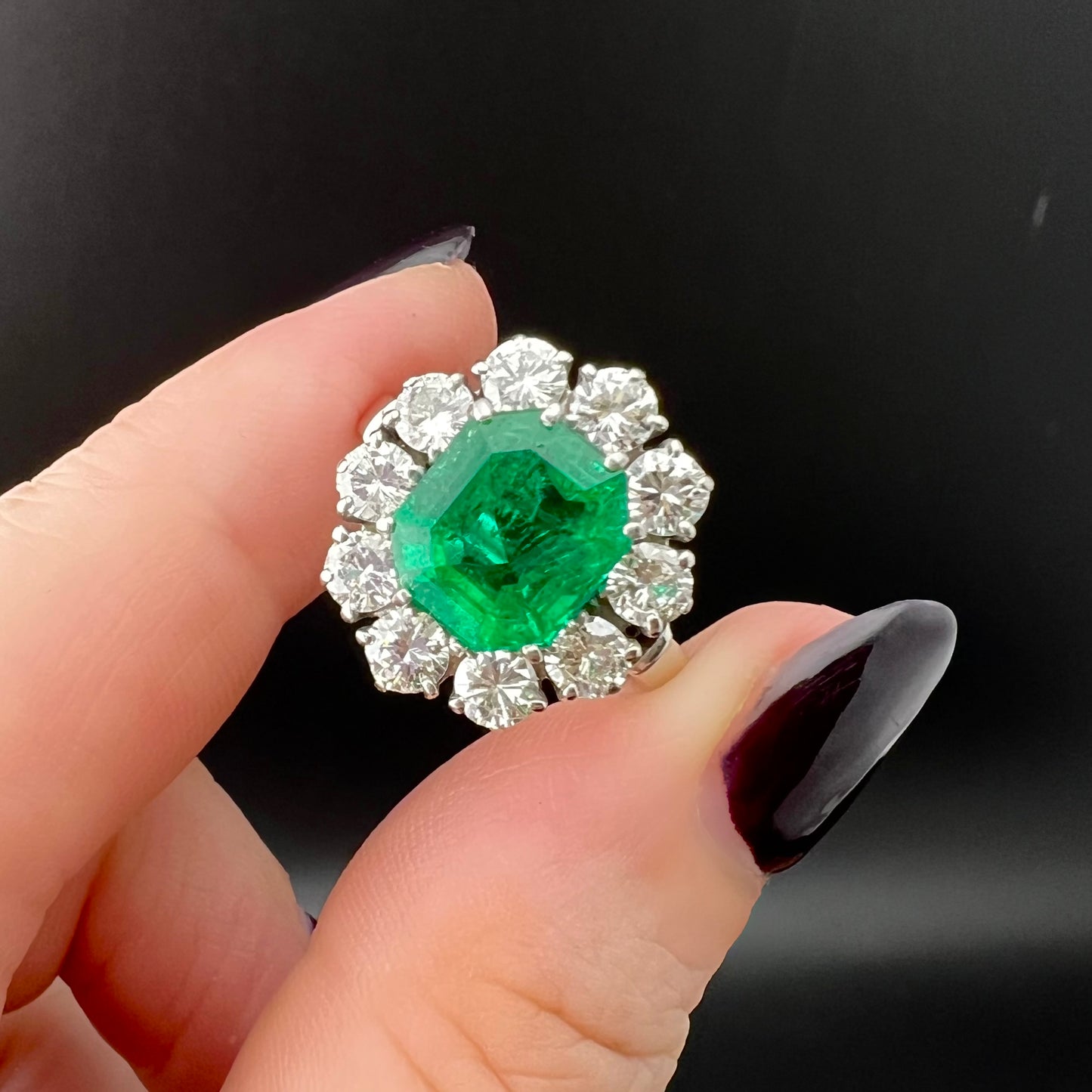 Colombian emerald and diamond ring, 18k gold