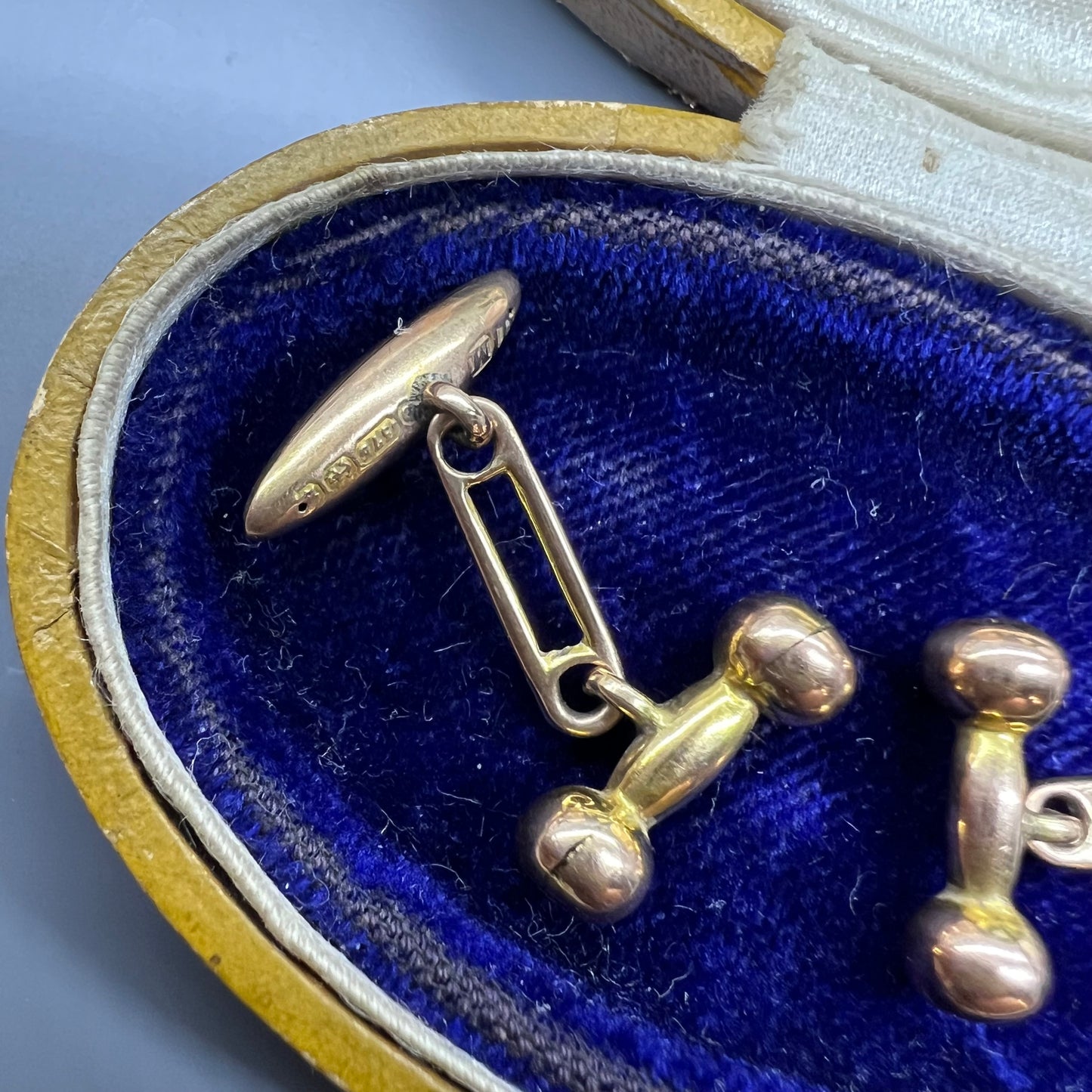 Pair of English cufflinks Birmingham 1892 9-karat gold