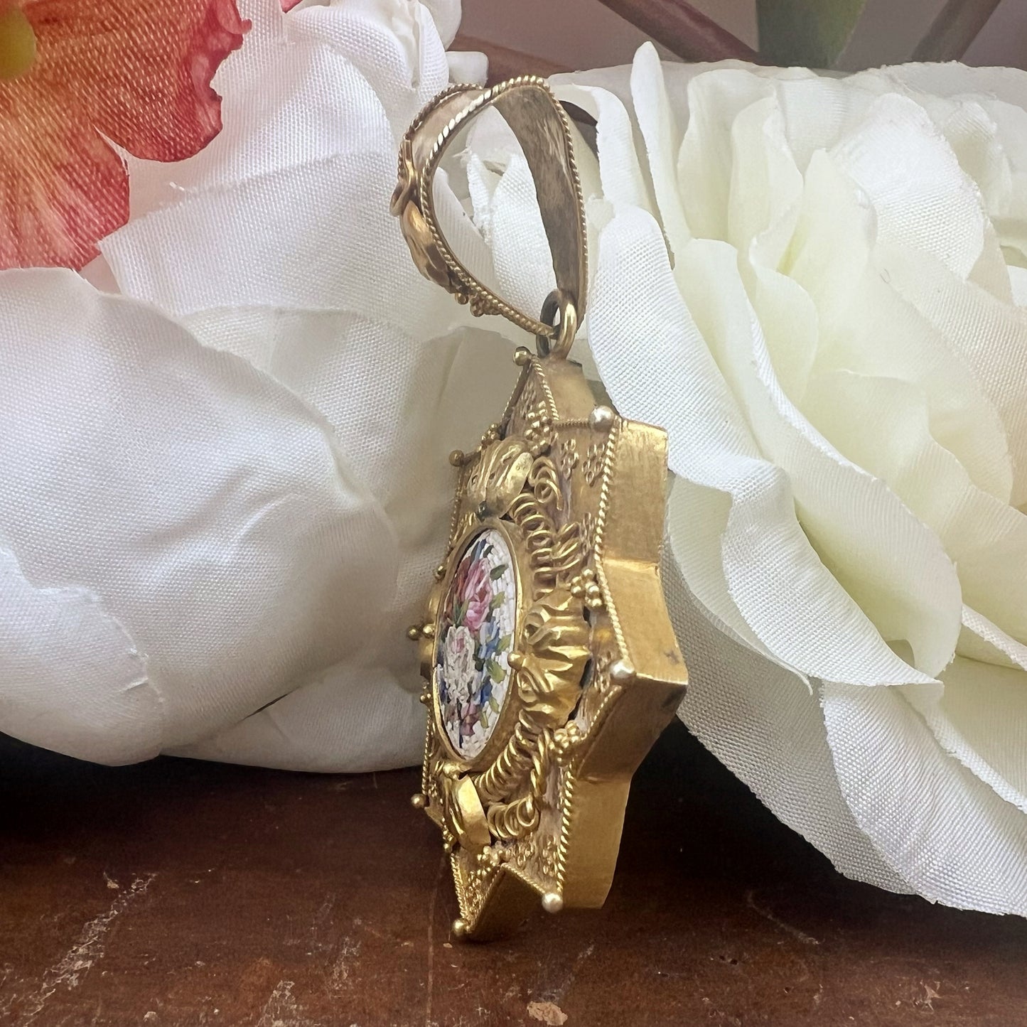 Raro pendente in oro porta ritratti a forma di stella - Venezia ‘800