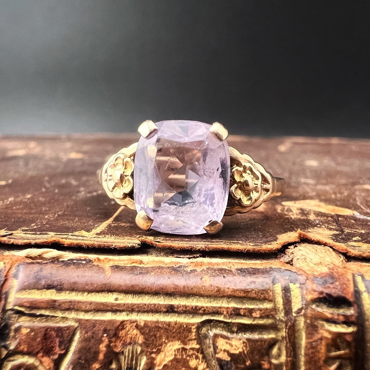 9ct gold ring with natural emerald-cut amethyst