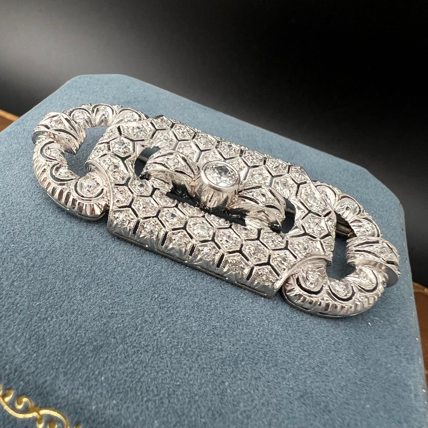 Art-Deco-Brosche aus Platin und Diamanten