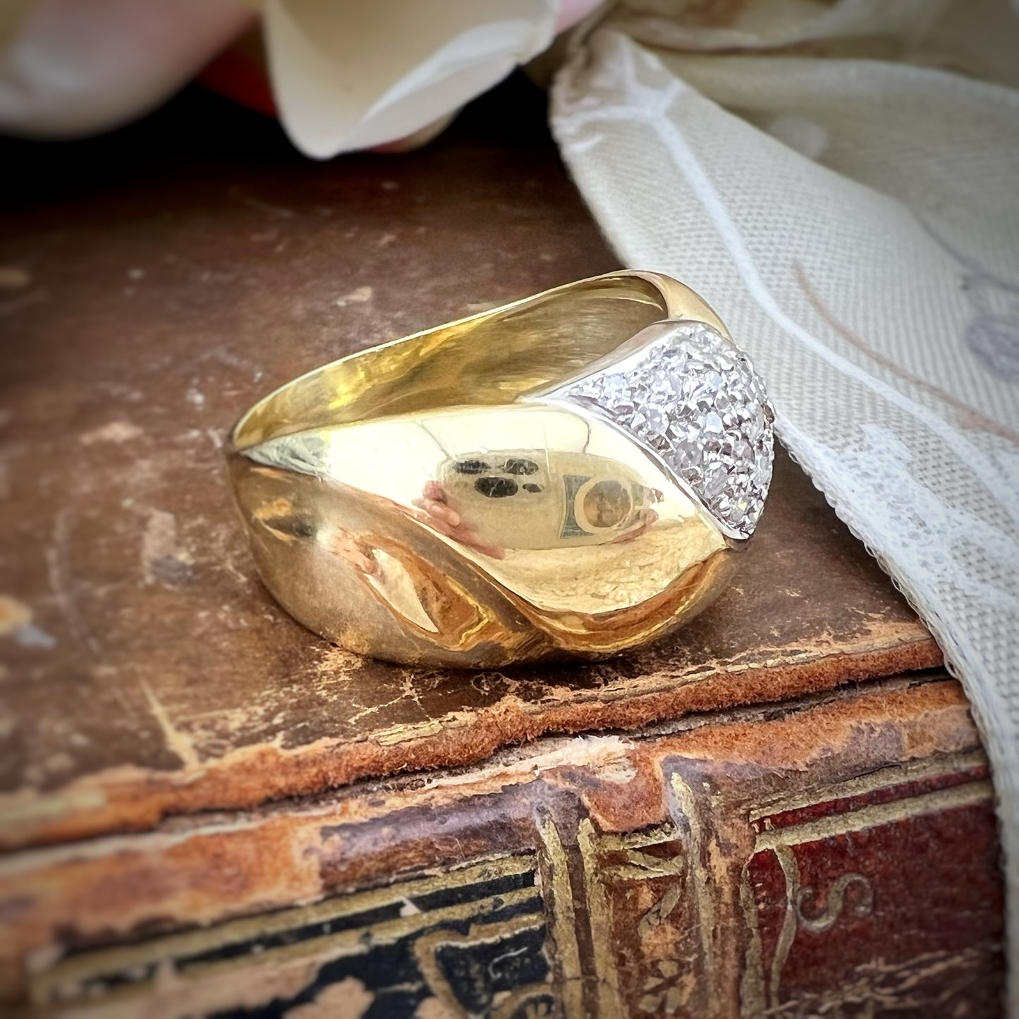 Importante anello a fascia in oro giallo 18 k Italia anni ’80