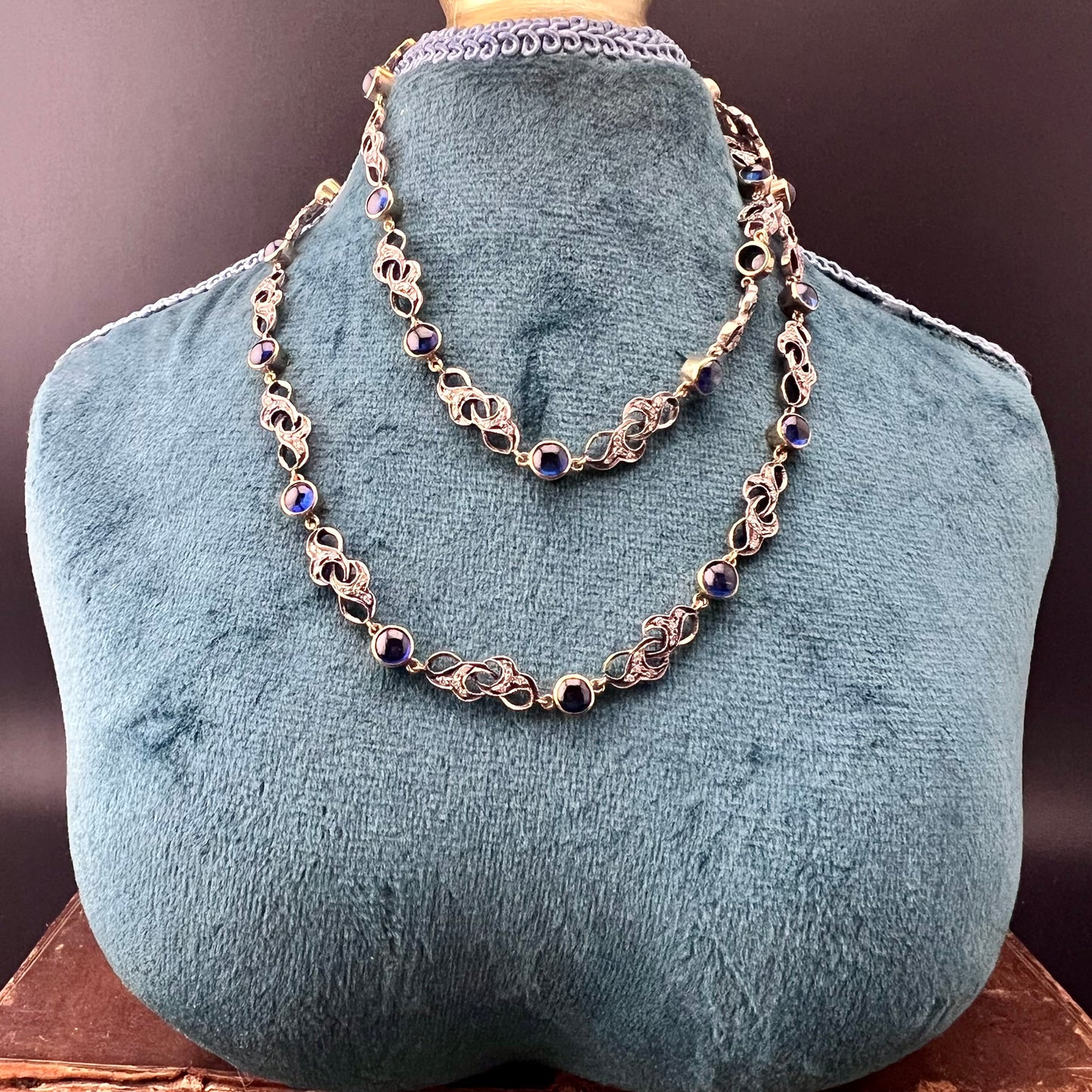 Salzburg necklace in 14-karat yellow gold with cabochon sapphires and diamonds, 54 cm