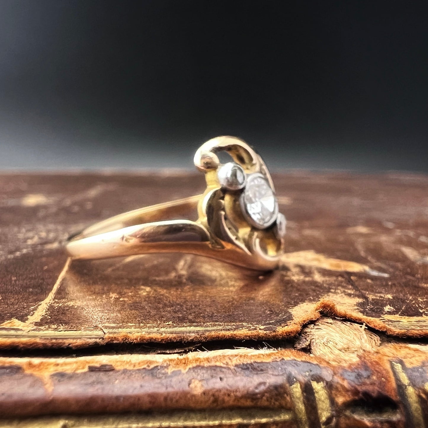 Anello Art Nouveau in oro 18 ct e diamante a taglio europeo